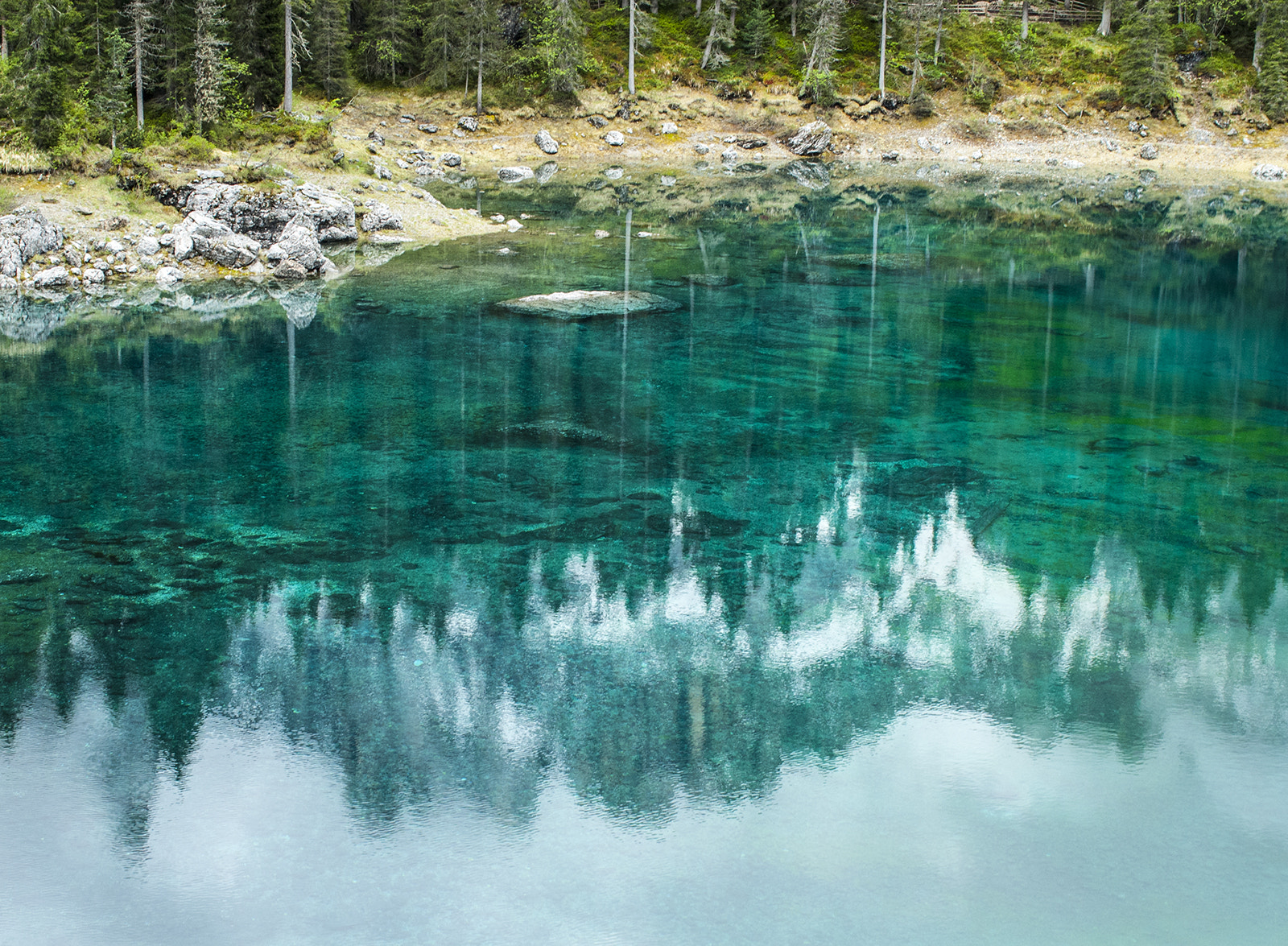 Nikon D200 + AF Zoom-Nikkor 35-70mm f/2.8D sample photo. Carezza al lago photography