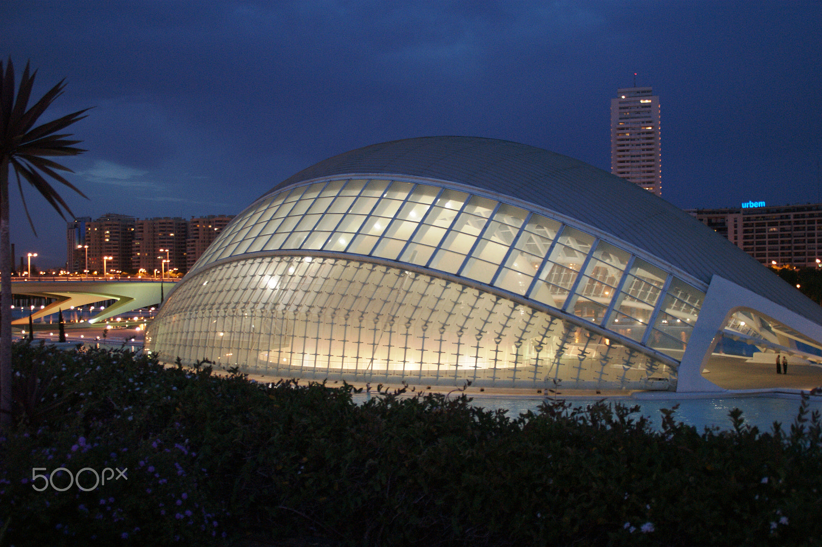 Sony DT 18-200mm F3.5-6.3 sample photo. Blue hour over valencia photography