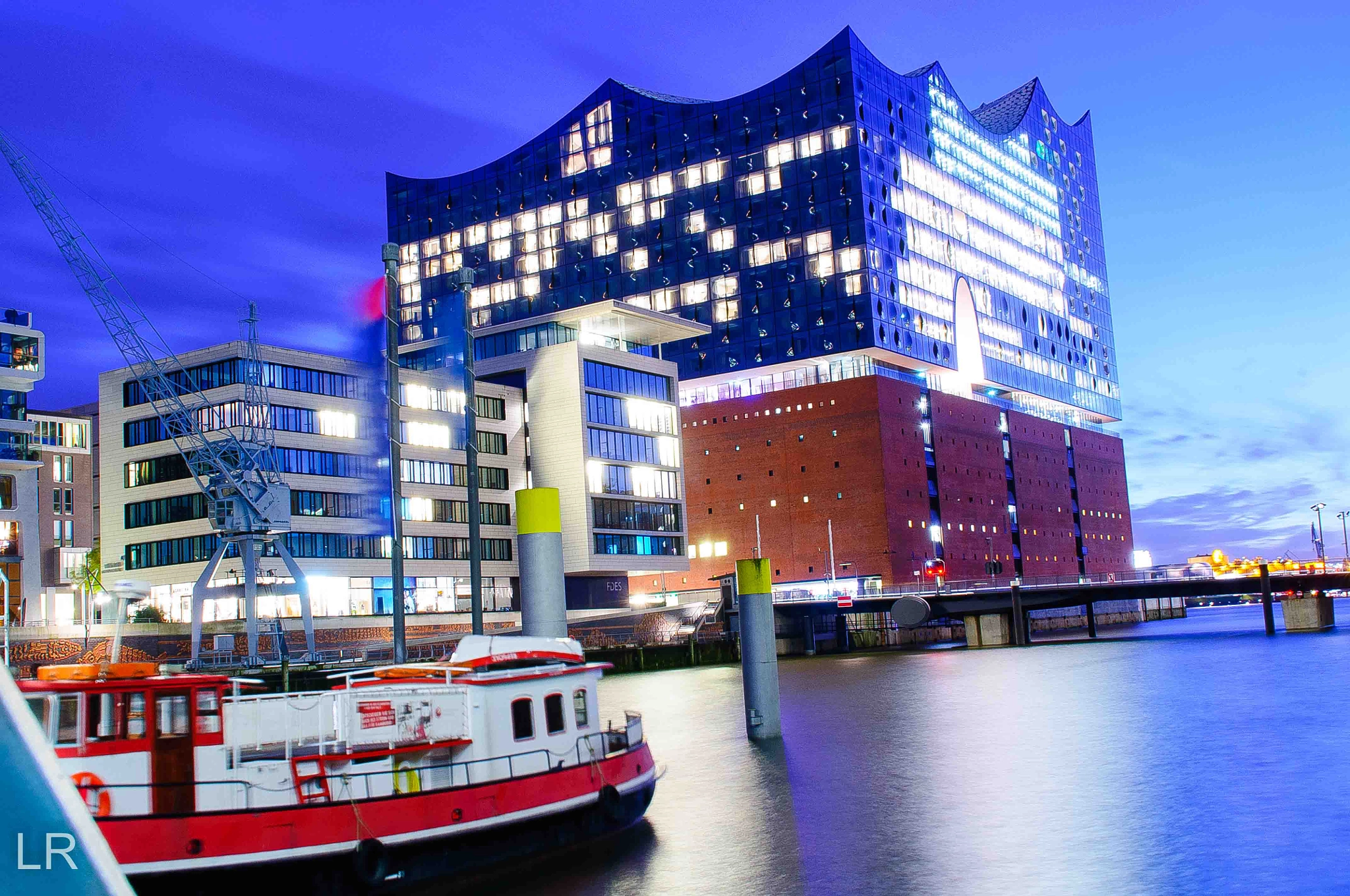 Nikon D5000 sample photo. Elbphilharmonie photography