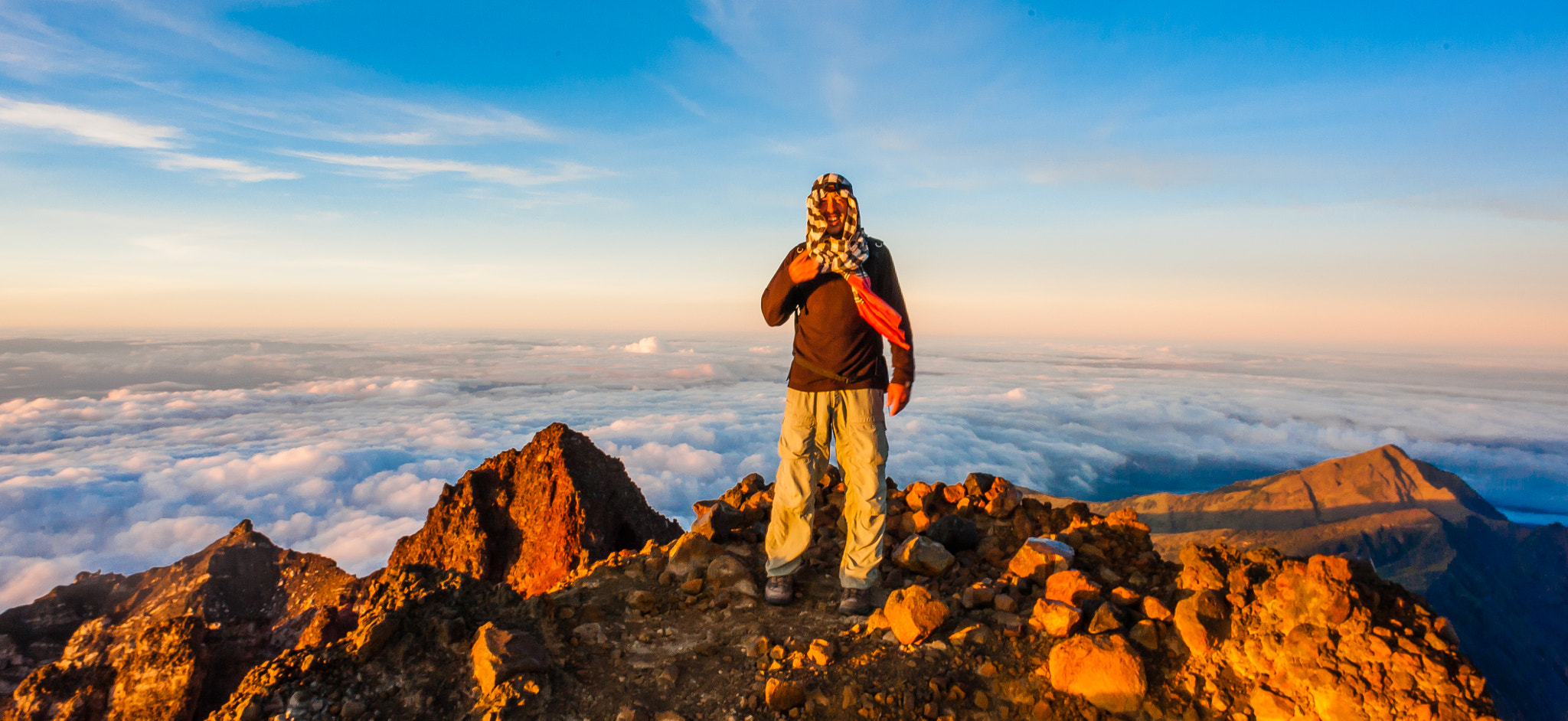 Nikon D700 + Nikon AF Nikkor 20mm F2.8D sample photo. On top of mt rinjani photography