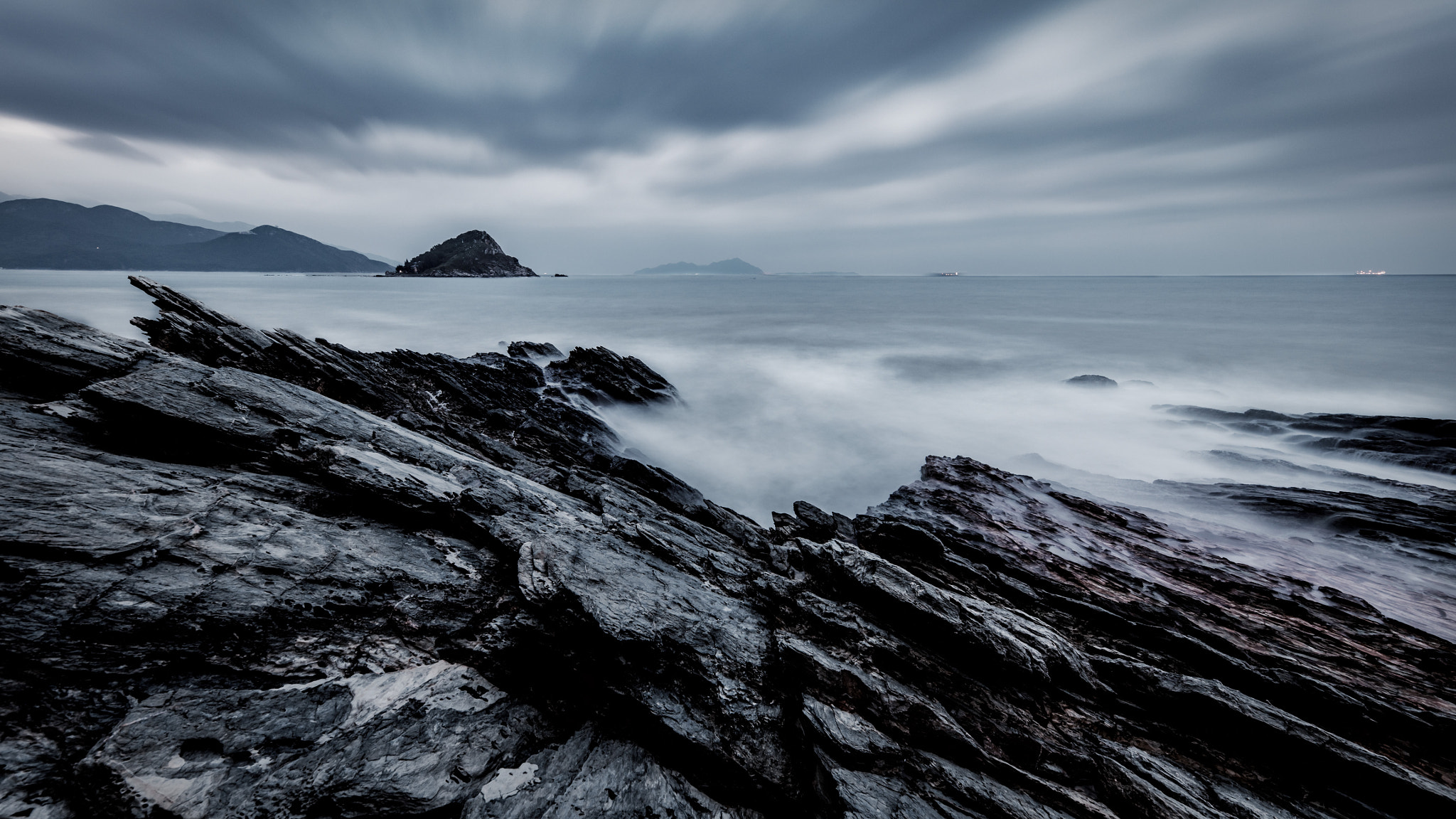 Canon EF 17-40mm F4L USM sample photo. Angle of black rock in darkness photography