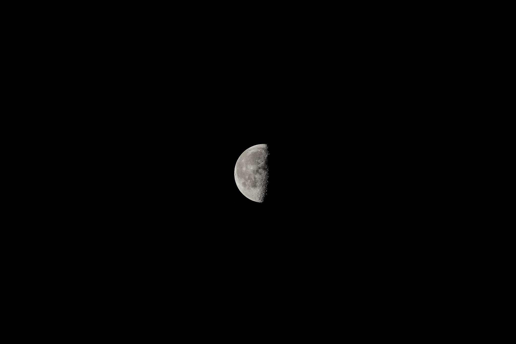 Canon EF 75-300mm f/4-5.6 USM sample photo. The moon photography