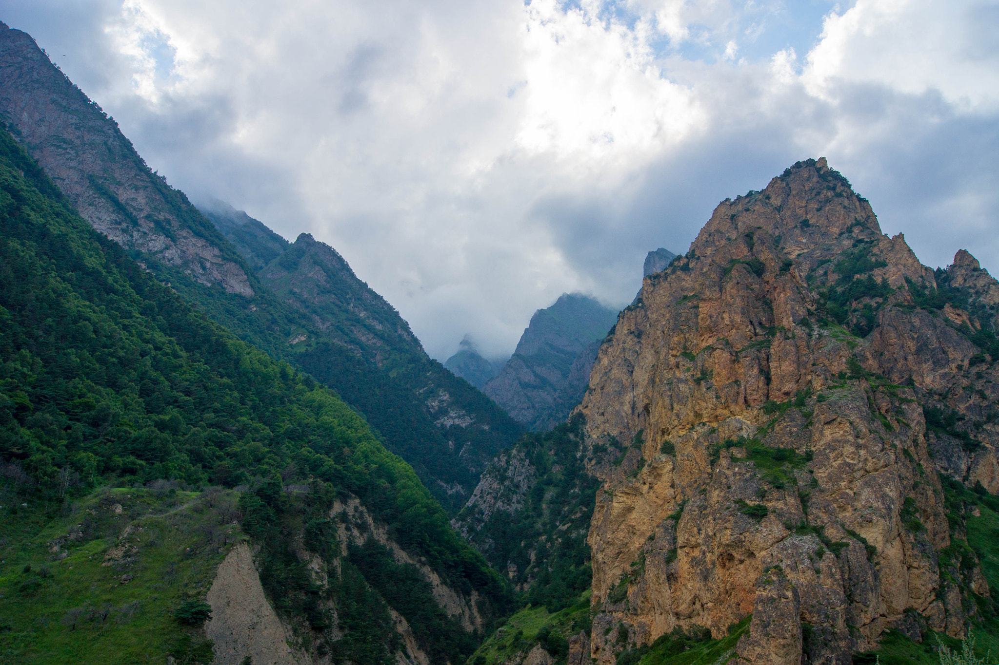 Sony Alpha DSLR-A500 + Sony DT 18-55mm F3.5-5.6 SAM sample photo. Горы photography