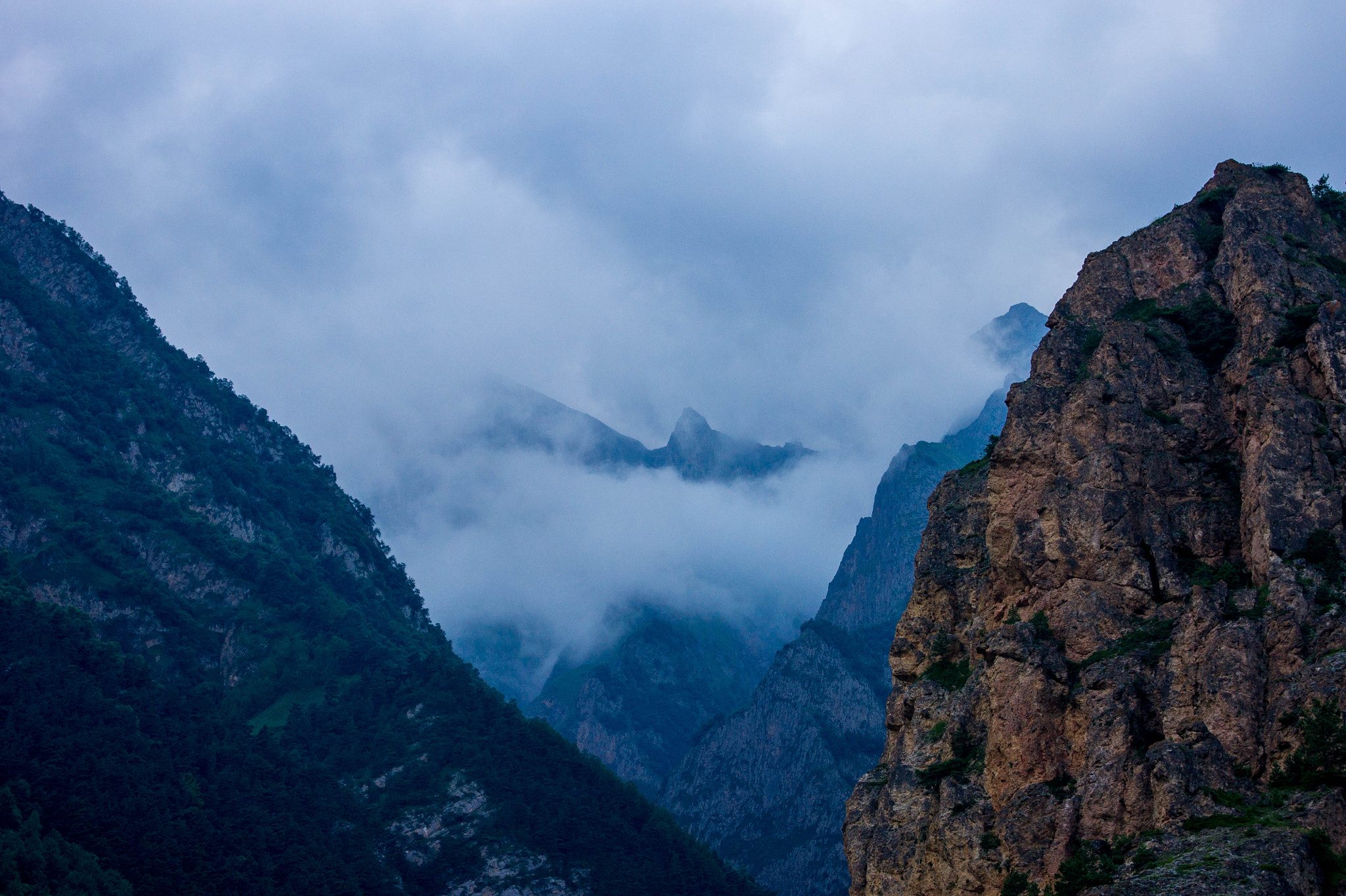 Sony Alpha DSLR-A500 + Sony DT 18-55mm F3.5-5.6 SAM sample photo. Горы photography
