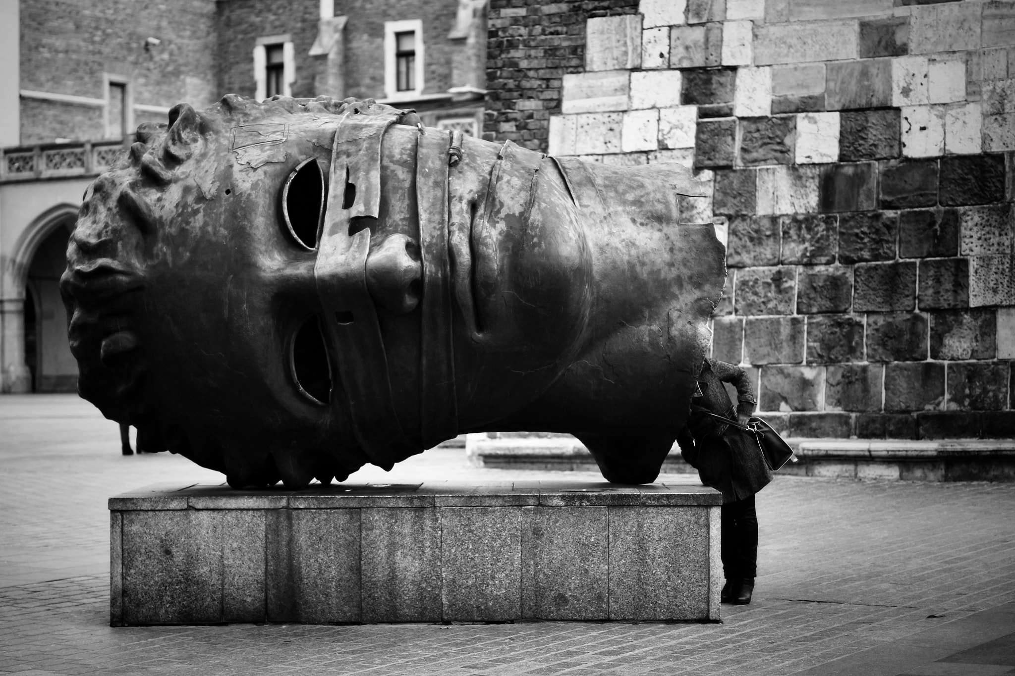 Canon EOS 100D (EOS Rebel SL1 / EOS Kiss X7) + Canon EF 50mm F1.4 USM sample photo. Kraków-head. photography