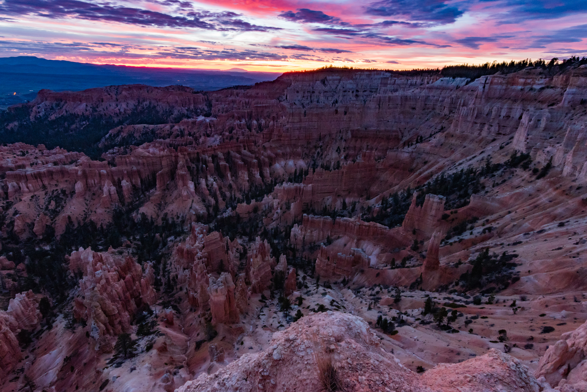 Nikon D5500 + Tokina AT-X 11-20 F2.8 PRO DX (AF 11-20mm f/2.8) sample photo. Inspiration point at bryce canyon photography