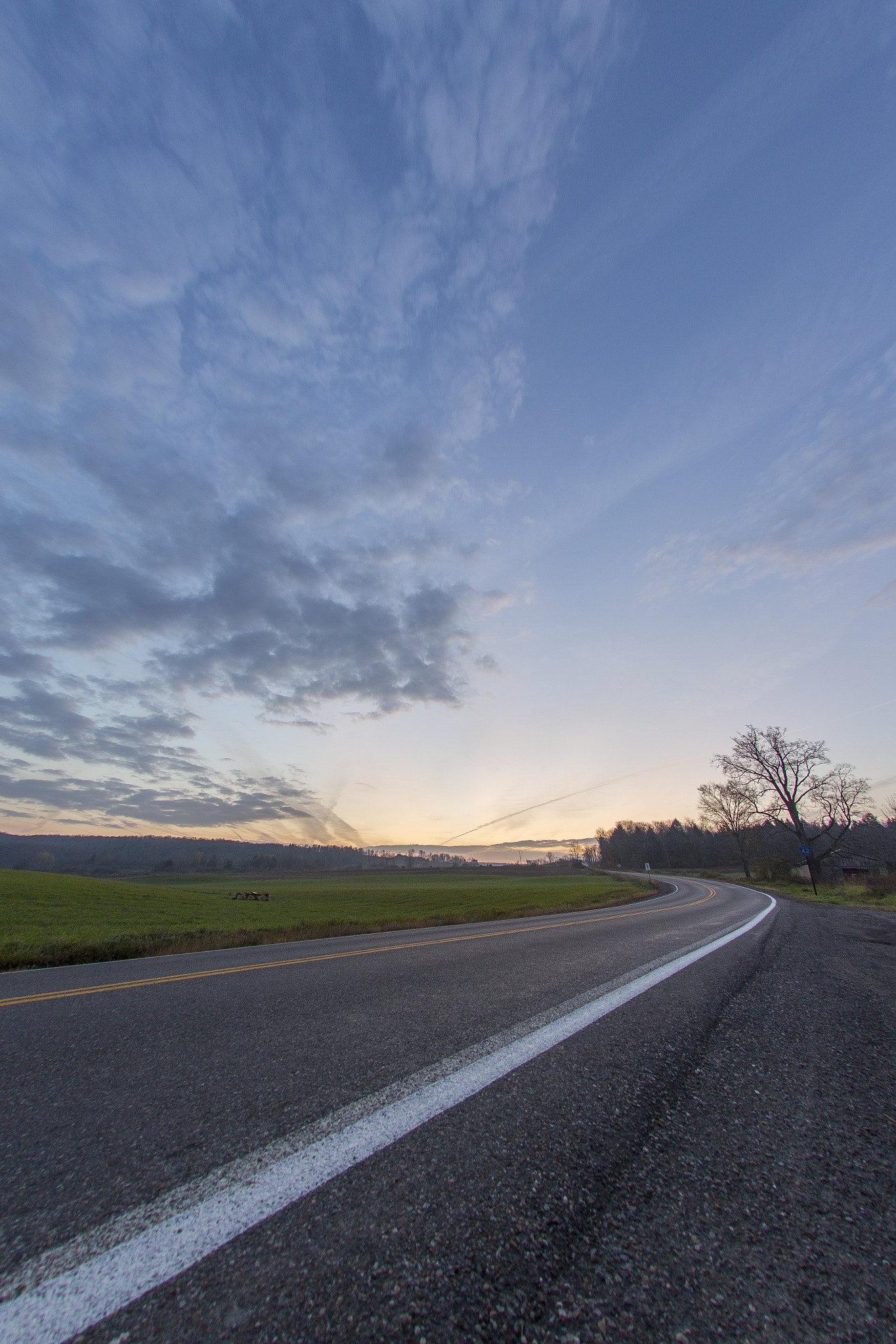 Sigma 15mm f/2.8 EX Fisheye sample photo. Bend in the road photography