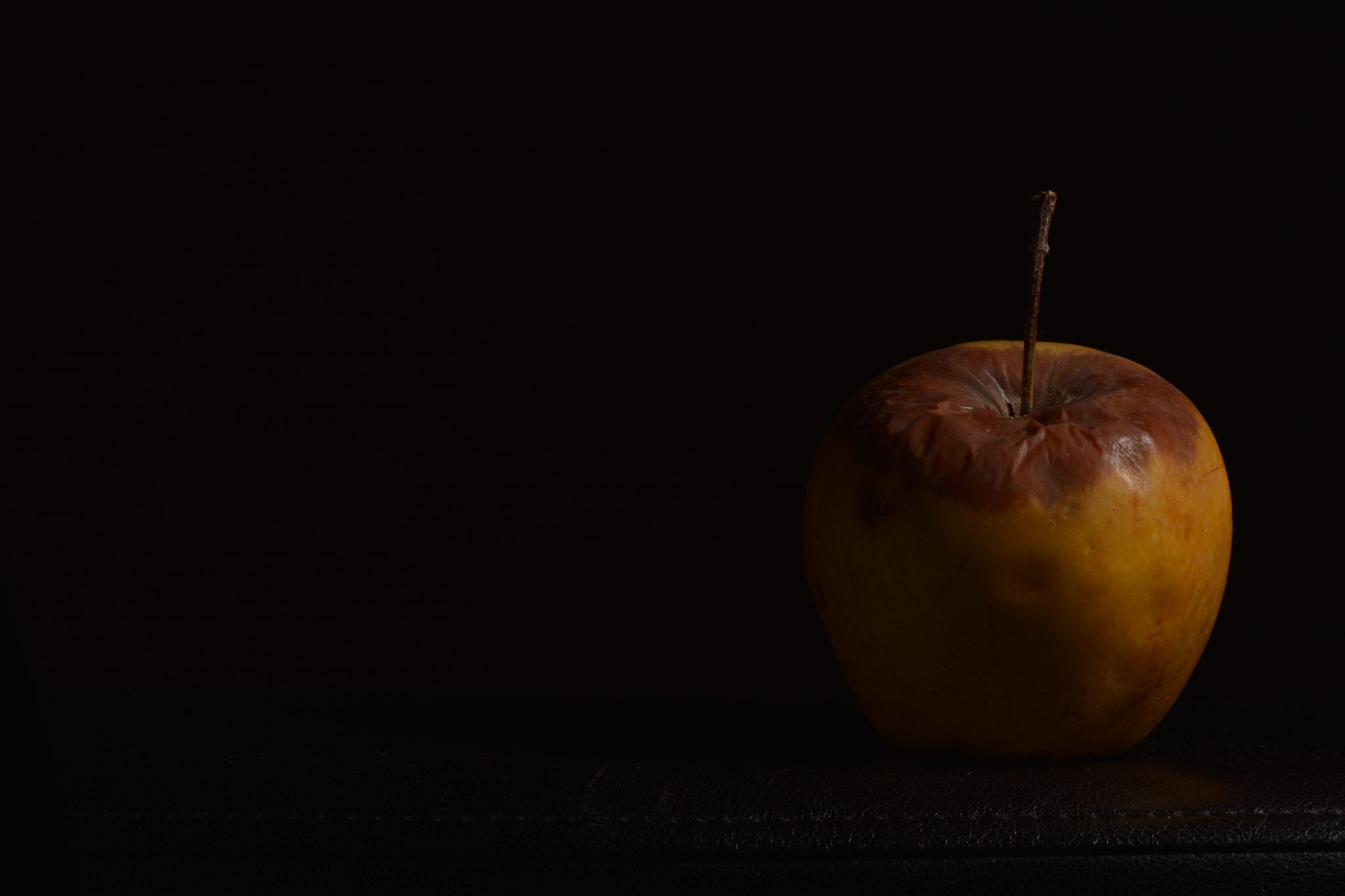 Nikon D7100 + AF Nikkor 70-210mm f/4-5.6D sample photo. The bad apple photography