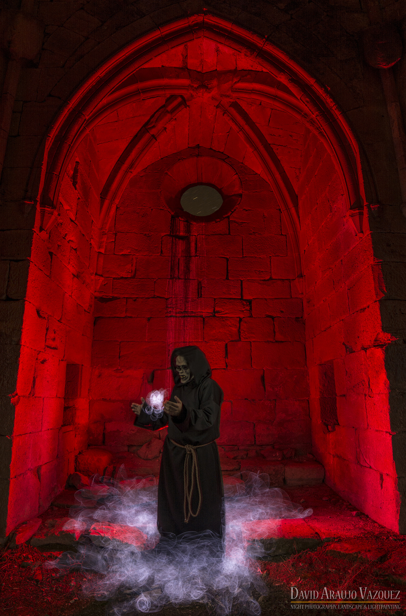 Samyang 14mm F2.8 ED AS IF UMC sample photo. Sacerdote del humo photography