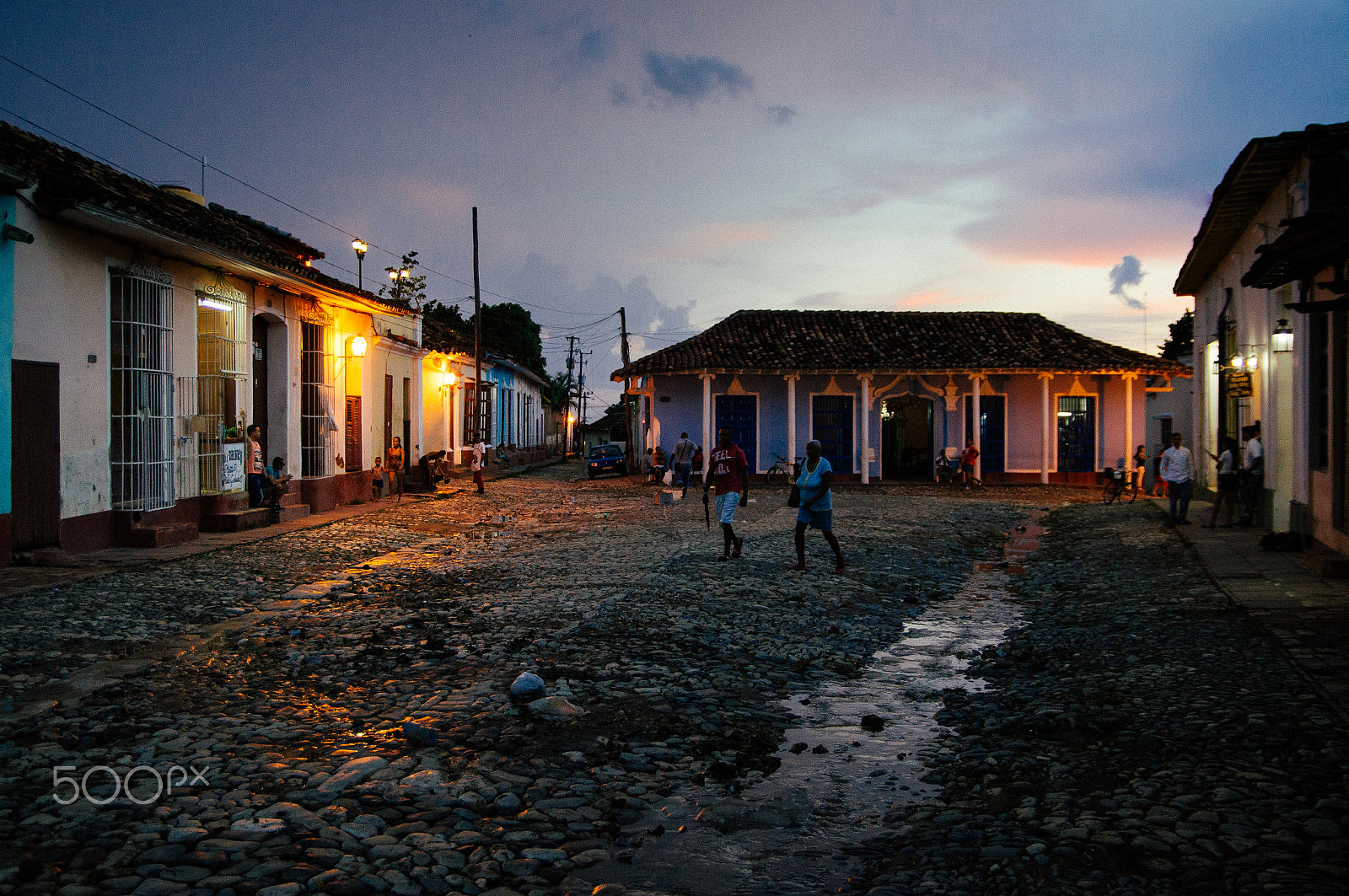 Sony Alpha DSLR-A580 sample photo. La noche cae en trinidad photography