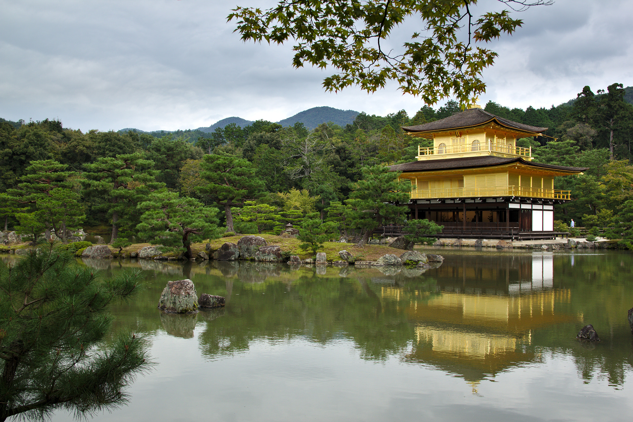 Canon EOS 550D (EOS Rebel T2i / EOS Kiss X4) sample photo. The golden pavilion photography