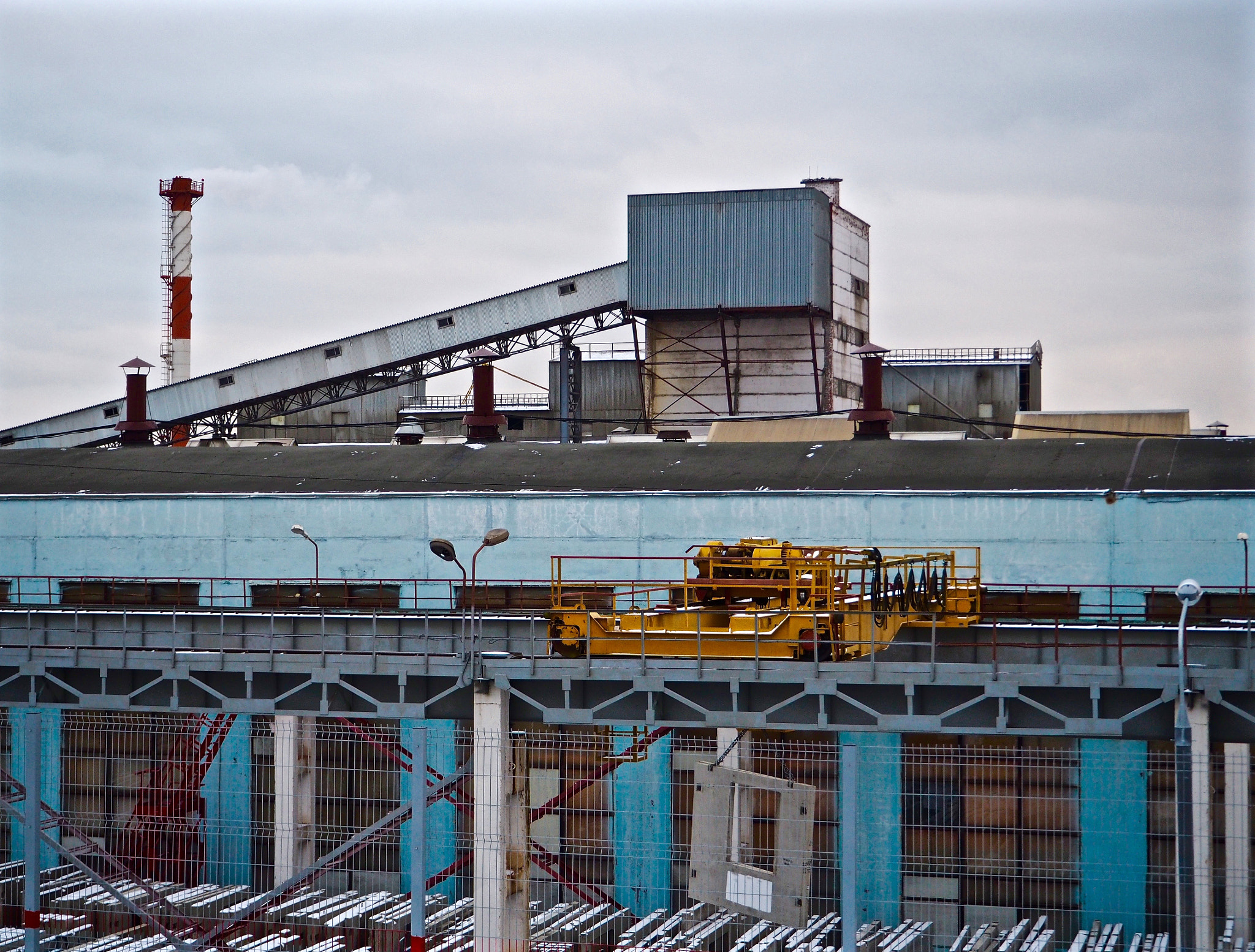 Olympus PEN E-PL7 + Olympus M.Zuiko Digital ED 14-42mm F3.5-5.6 EZ sample photo. Concrete goods' factory photography