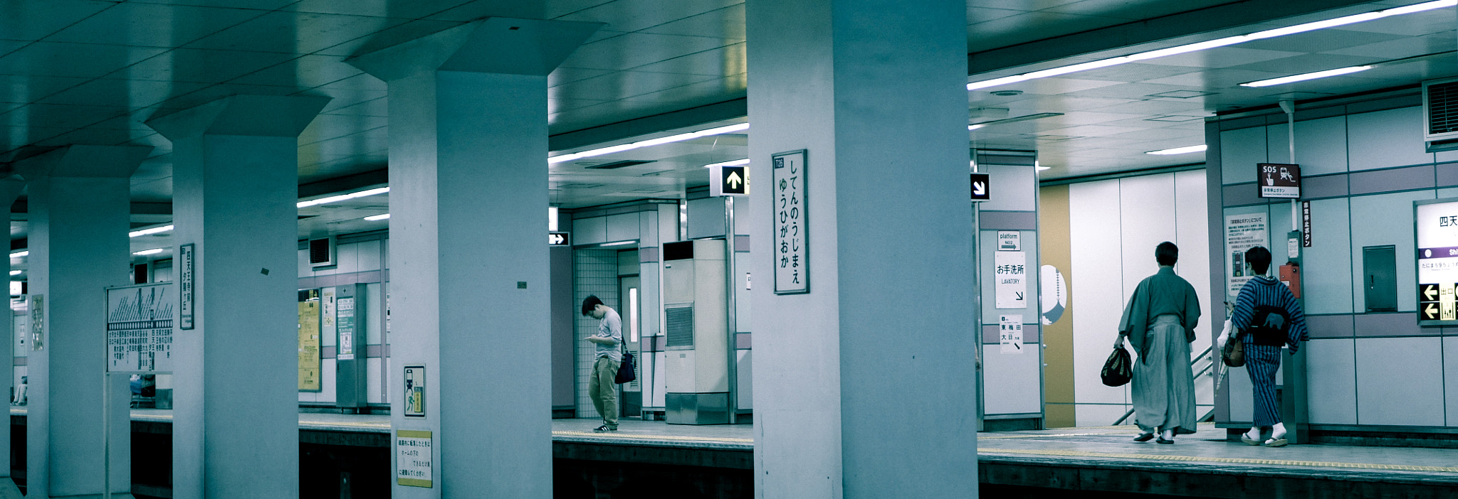 Panasonic Lumix DMC-GH4 + LUMIX G 25/F1.7 sample photo. Underground japan photography