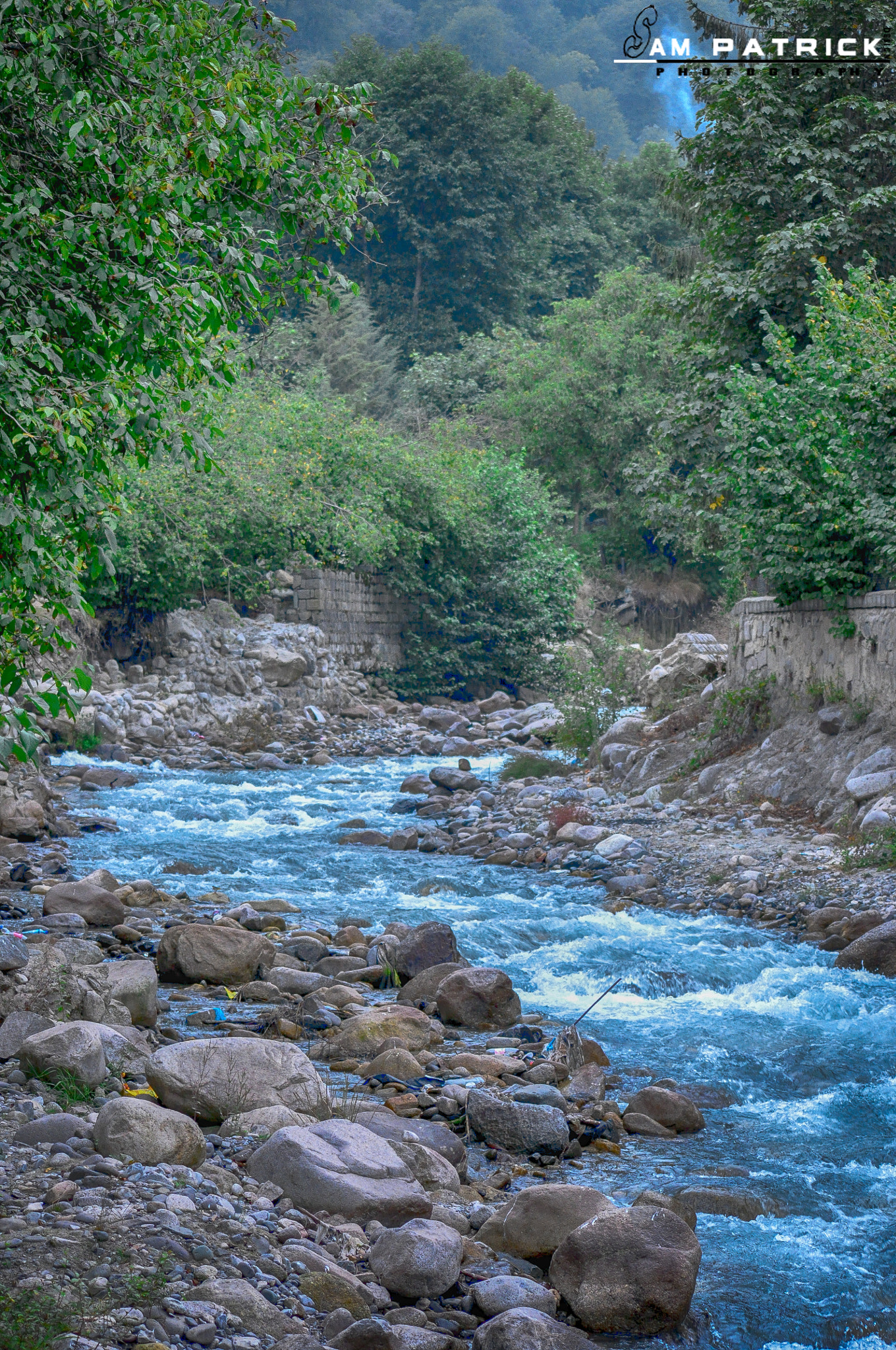 Sigma 70-300mm F4-5.6 APO DG Macro sample photo. Small stream in a great country  photography