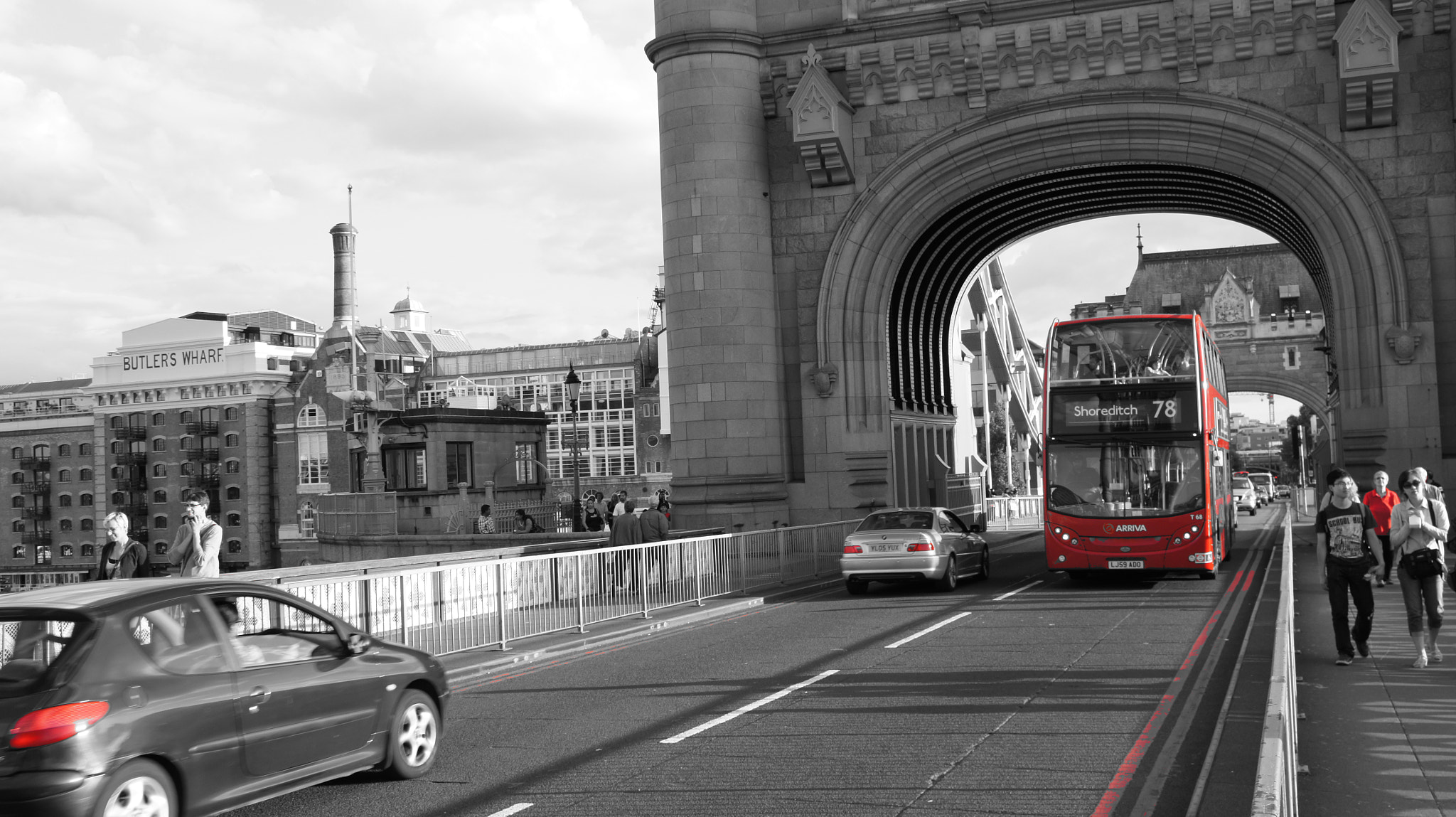 Sony Alpha NEX-5 sample photo. Red in london... photography