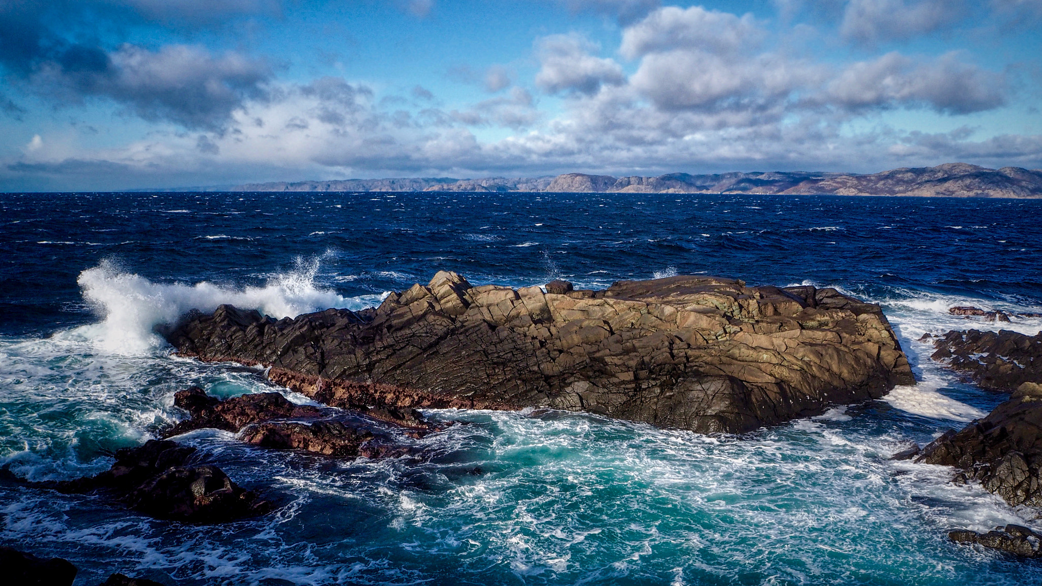 Olympus M.Zuiko Digital ED 14-42mm F3.5-5.6 EZ sample photo. Rough sea photography