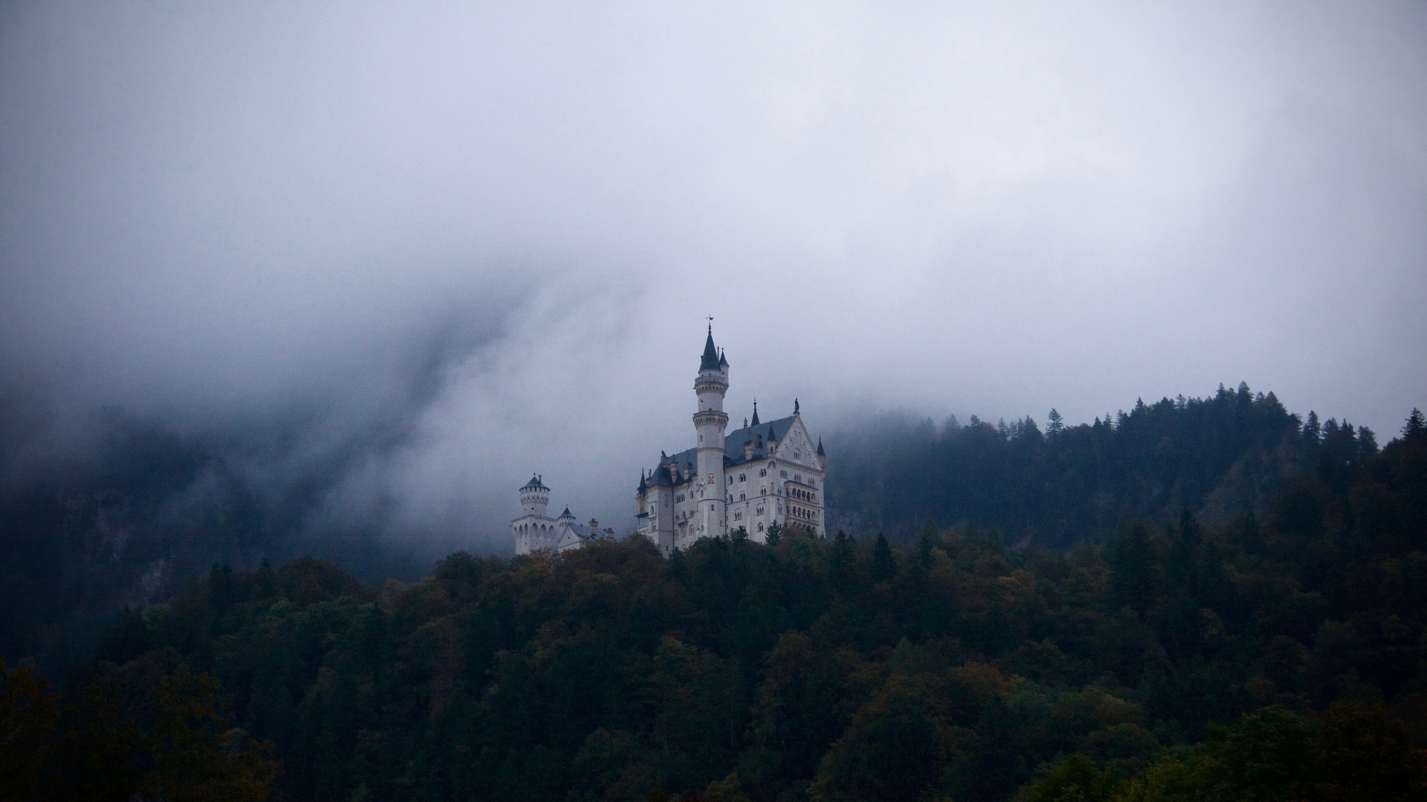Canon EF-S 17-85mm F4-5.6 IS USM sample photo. Neuschwanstein castle photography