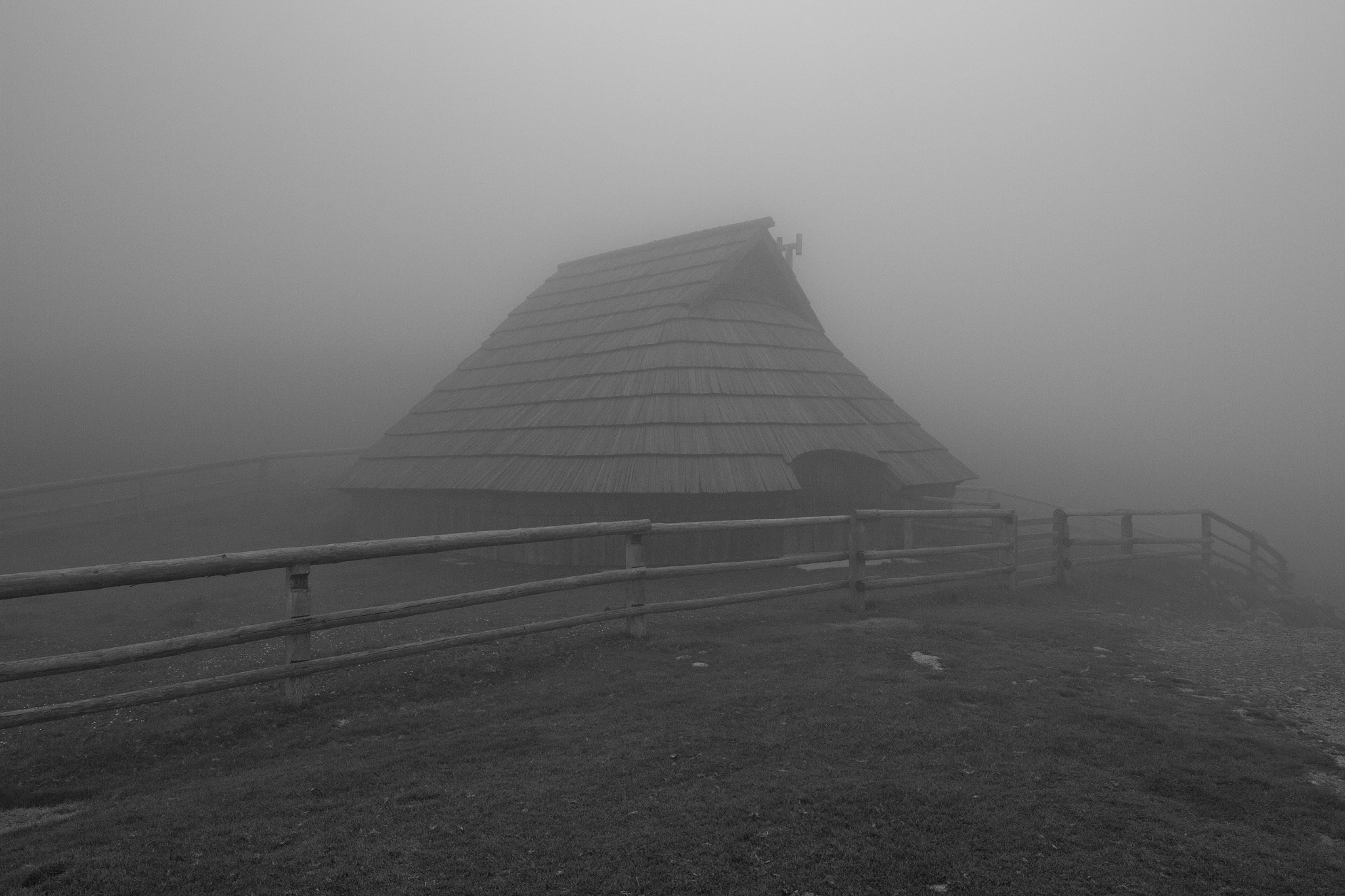 Canon EF 16-35mm F4L IS USM sample photo. Misty mountain hut photography