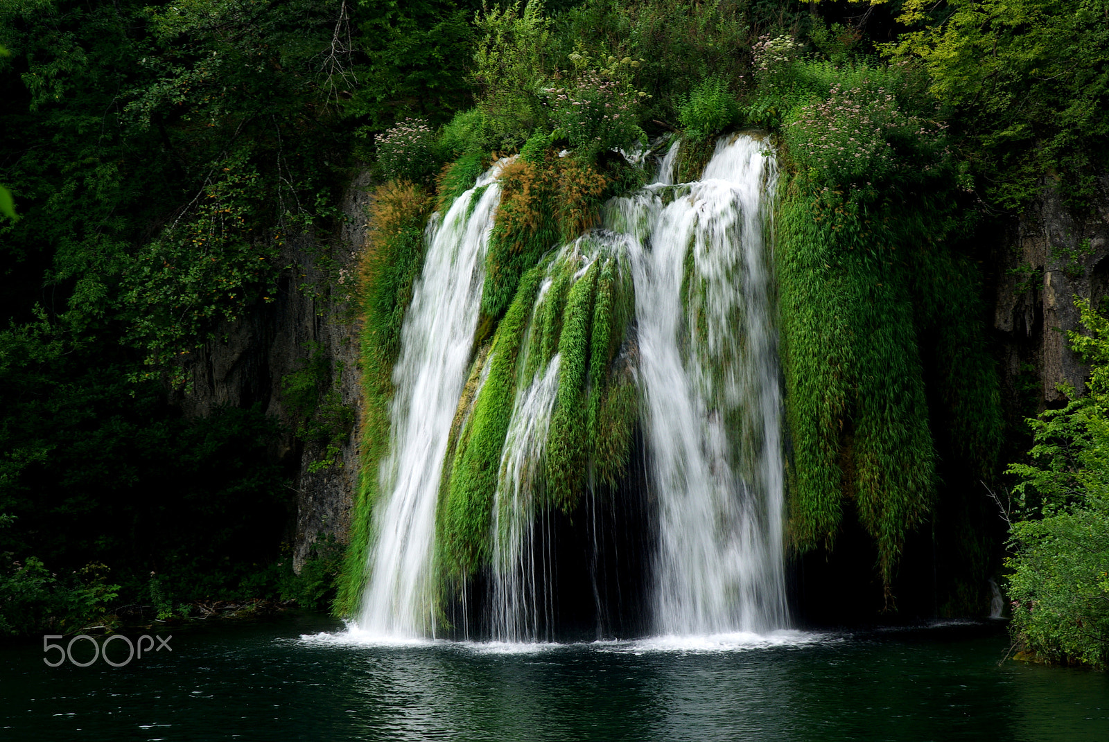 Tamron AF 18-200mm F3.5-6.3 XR Di II LD Aspherical (IF) Macro sample photo. Waterfall photography