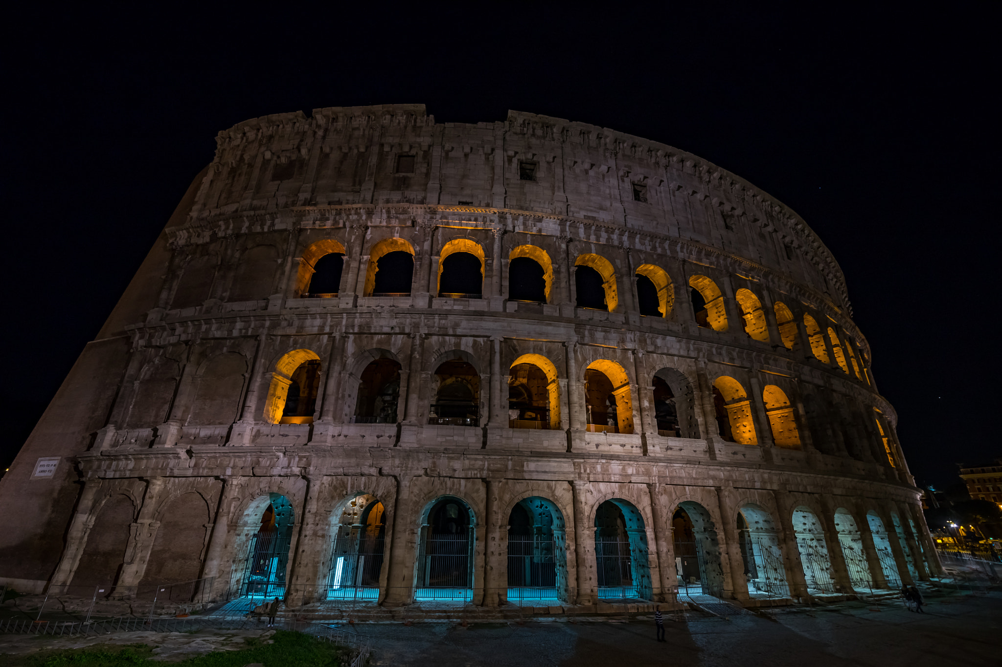 Sony a7 II + Canon EF 300mm f/2.8L sample photo. Dum colosseum stabit.... photography