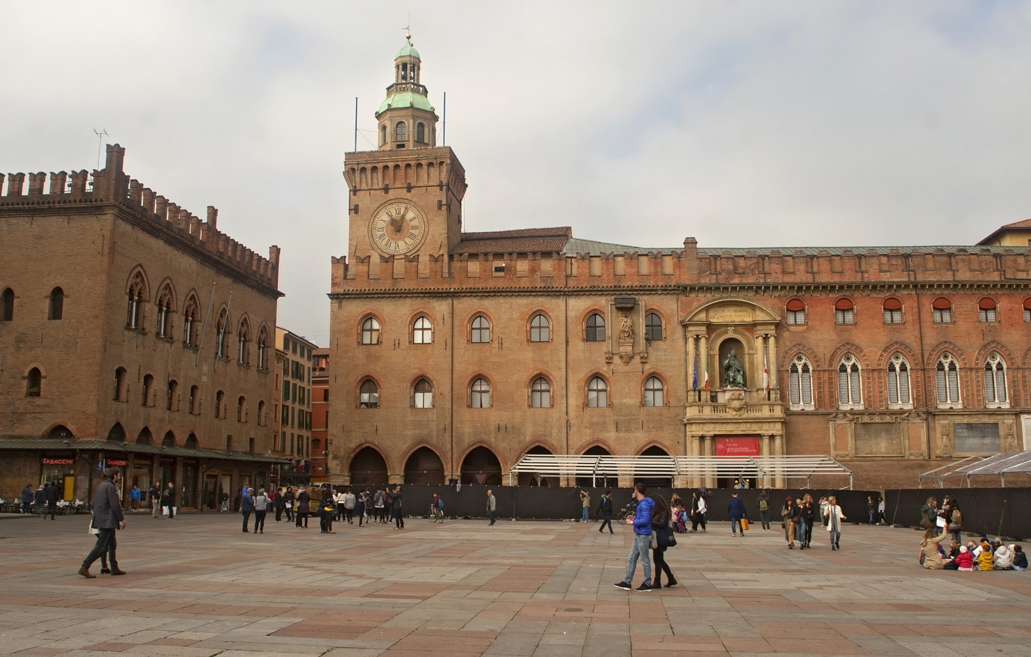 Canon EF 20-35mm F3.5-4.5 USM sample photo. Palazzo daccursio (bologna) photography