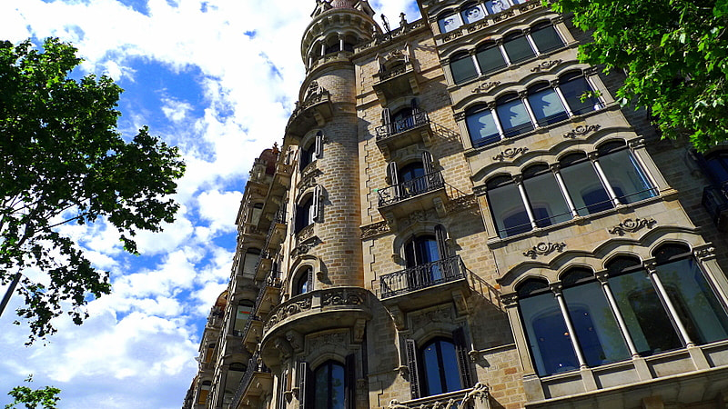 Leica D-LUX 4 sample photo. Magnificent architecture of barcelona photography