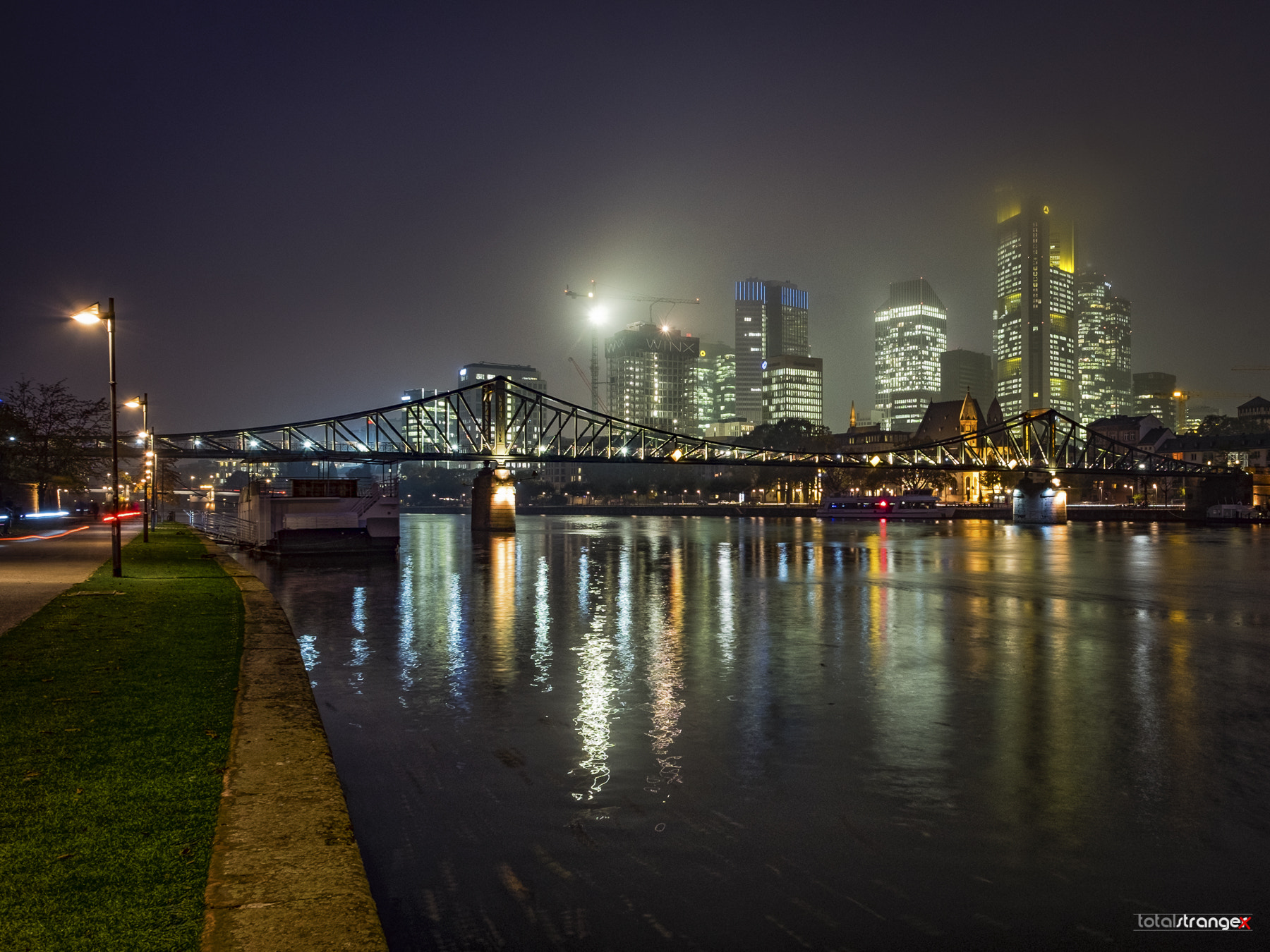 Fujifilm X-T10 + Fujifilm XF 14mm F2.8 R sample photo. Frankfurt autumn photography