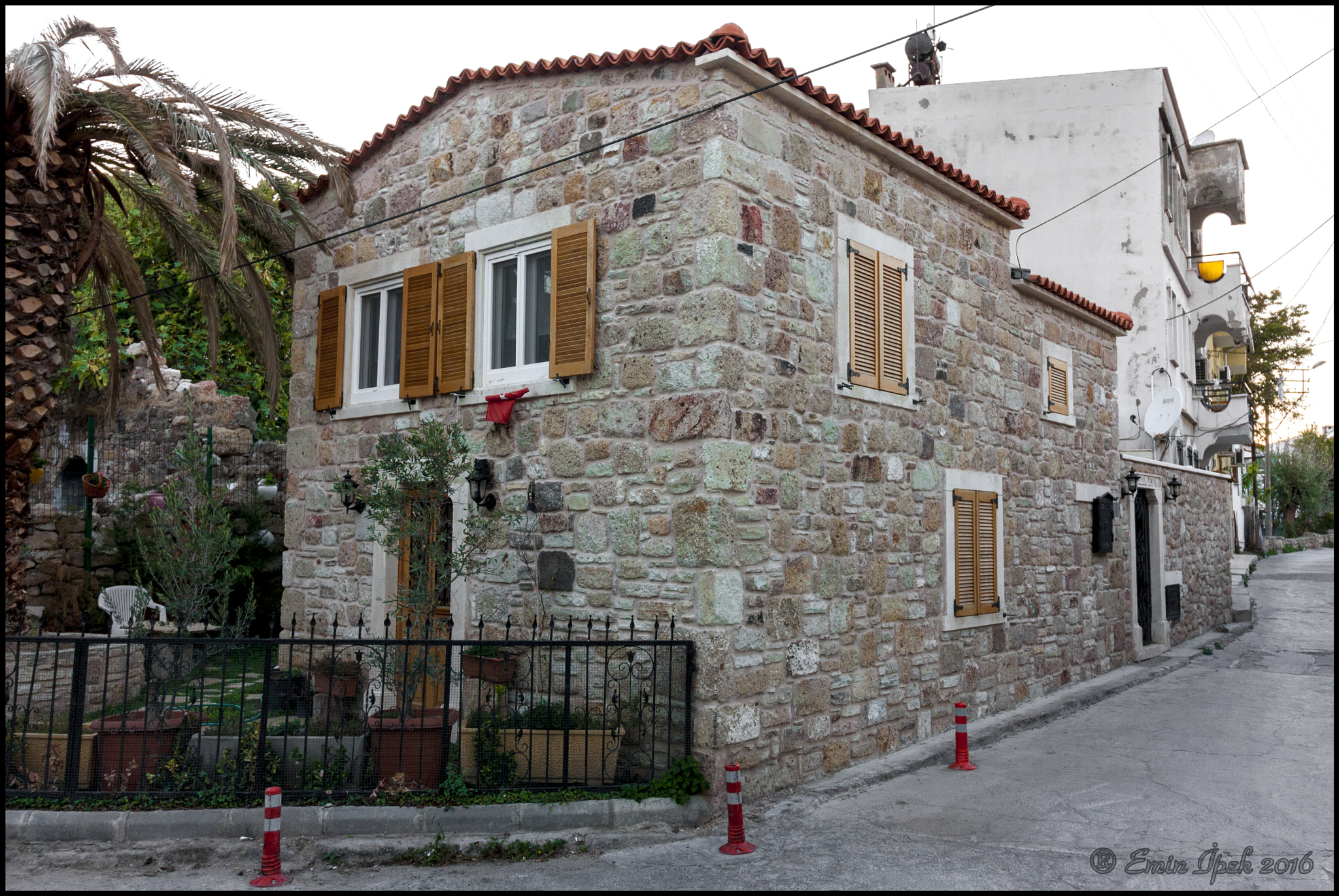 Canon EOS 40D sample photo. Old stone buildings at foça photography