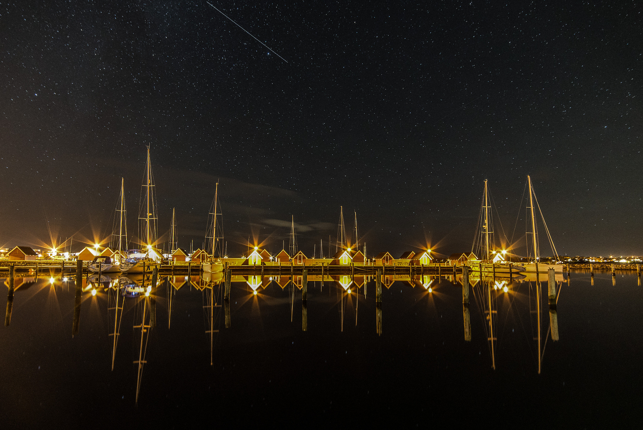 Samyang 14mm F2.8 ED AS IF UMC sample photo. Calm cold evening photography