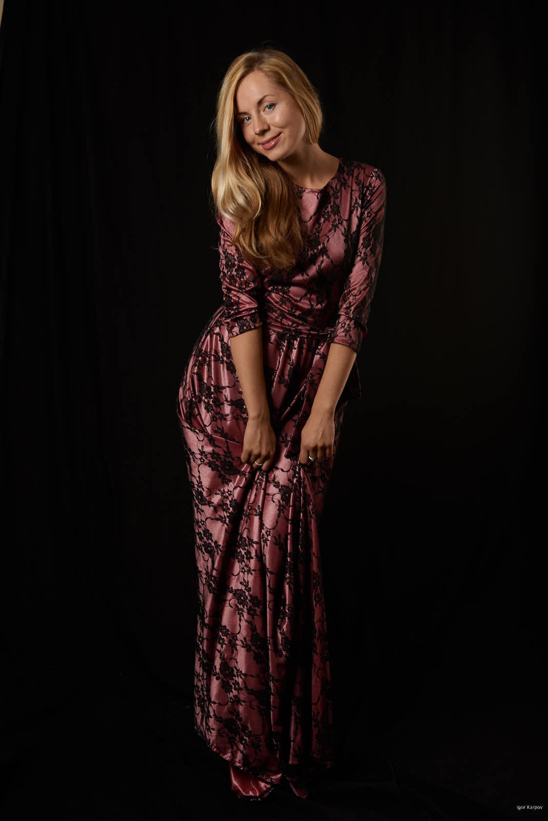 Nikon AF-S Nikkor 24-70mm F2.8G ED sample photo. Dress photography