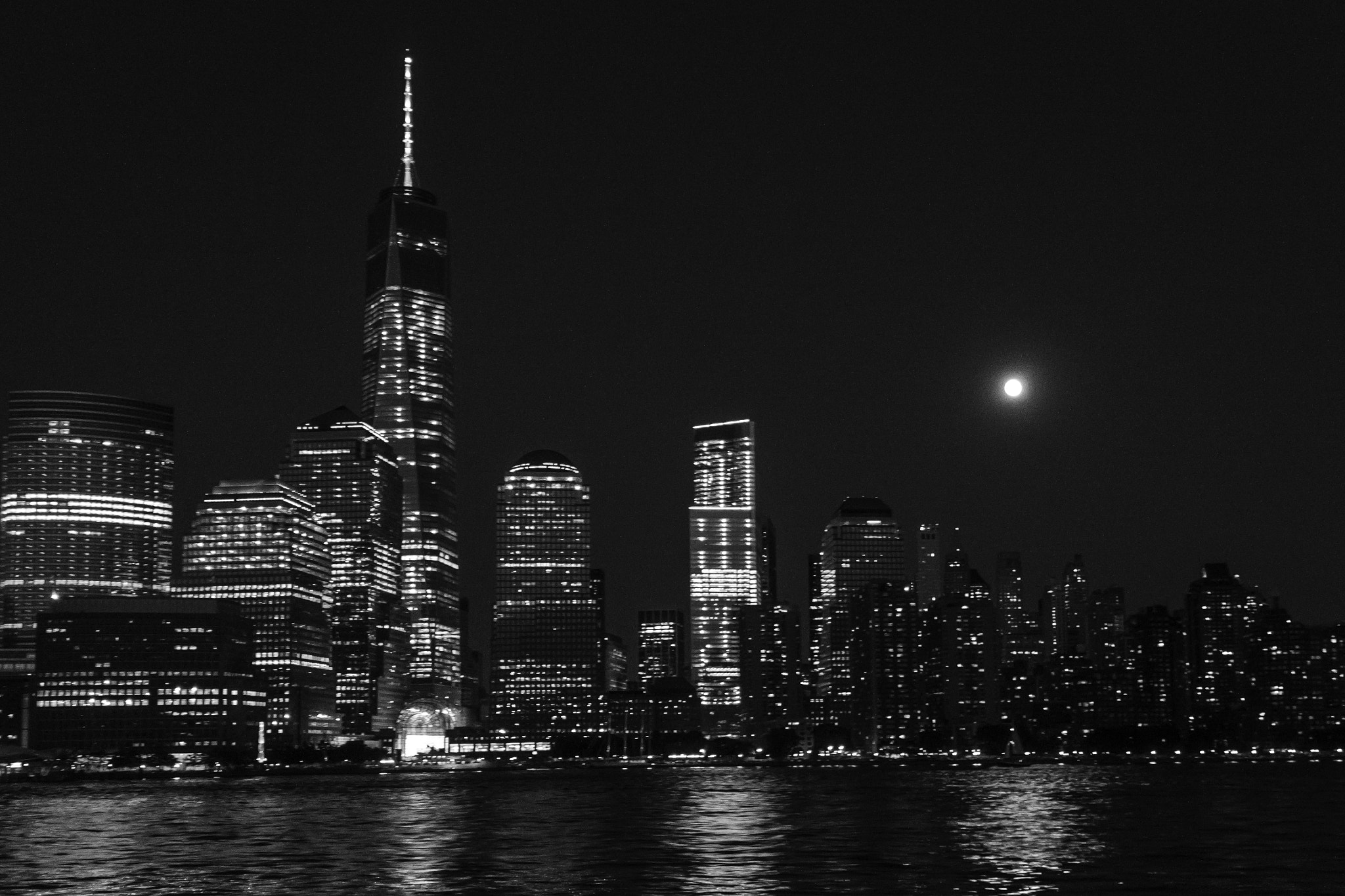 Canon EOS 500D (EOS Rebel T1i / EOS Kiss X3) sample photo. New york cityscape on a moonlite evening photography