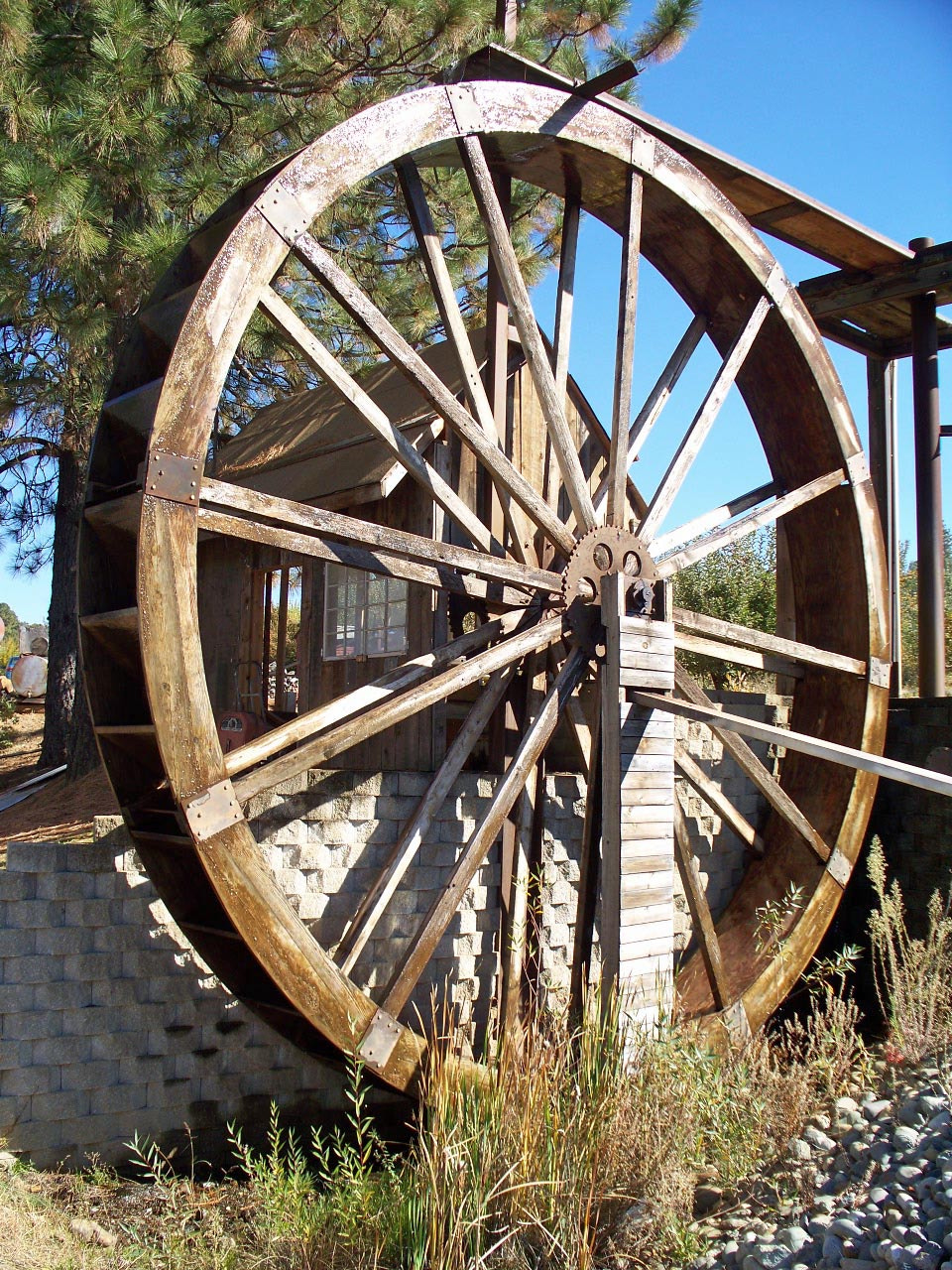 Kodak Z1275 ZOOM DIGITAL CAMERA sample photo. Water wheel at apple farm photography