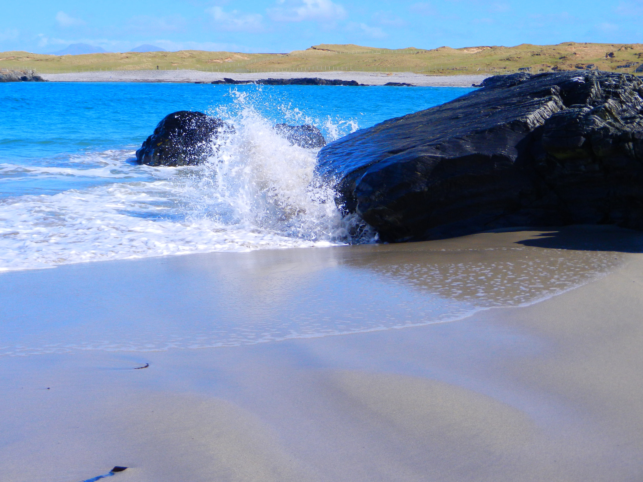 Nikon Coolpix S9100 sample photo. Waves crashing against the rocks photography