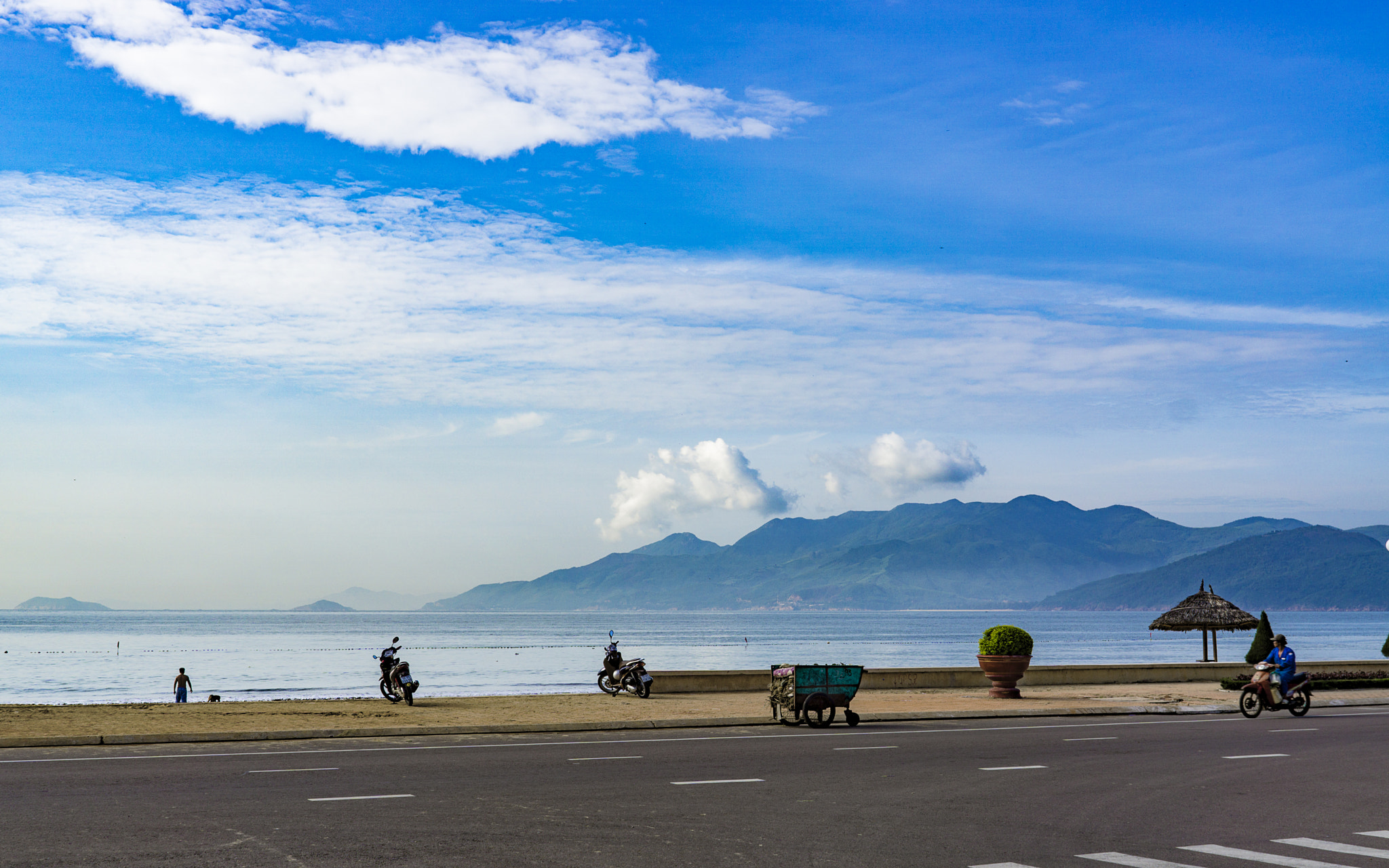 Sony FE 28mm F2 sample photo. Quy nhon beach photography