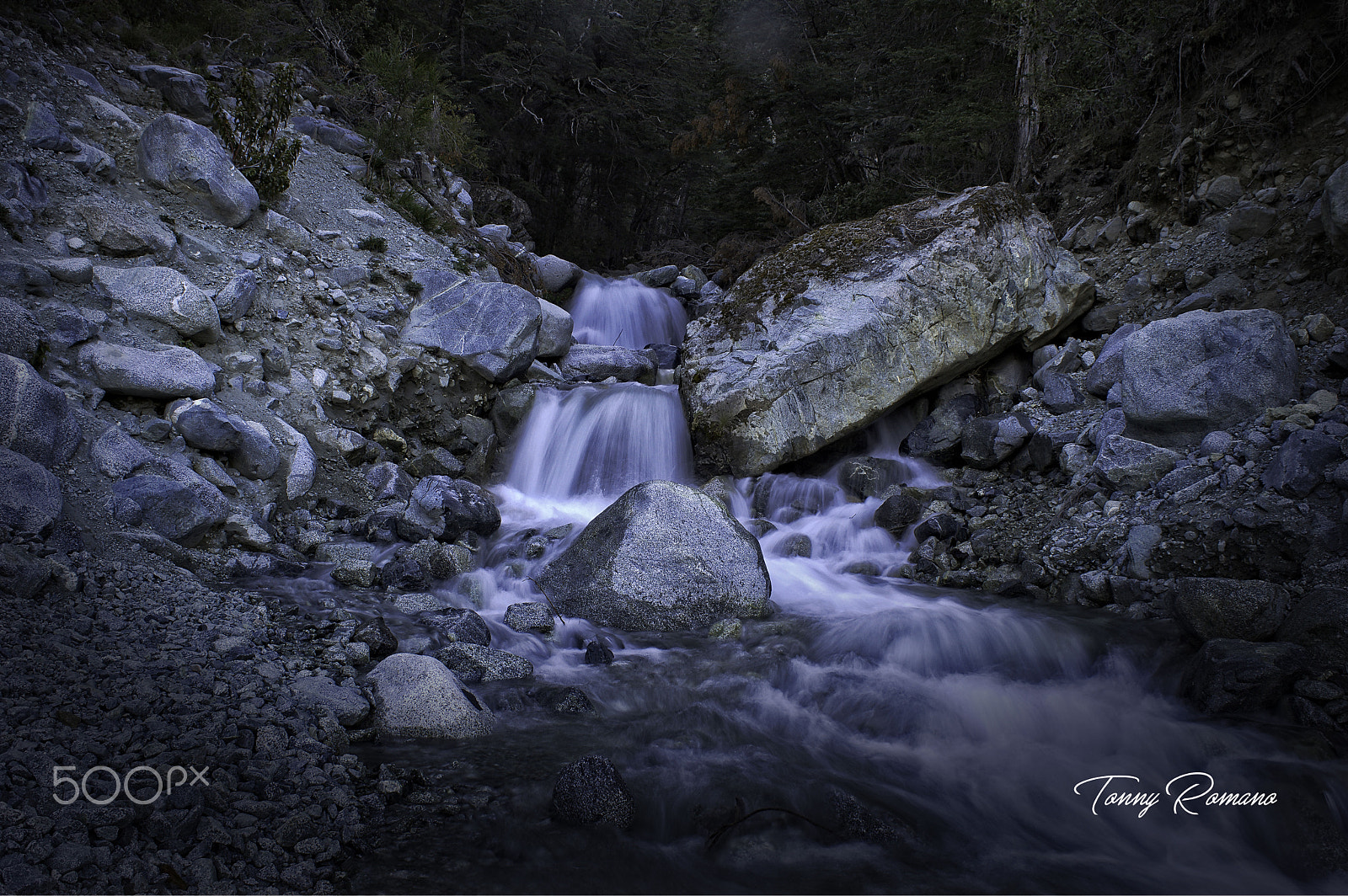 18.0-55.0mm f/3.5-f/5.6 sample photo. Cascadita de agua camino a el bolson photography