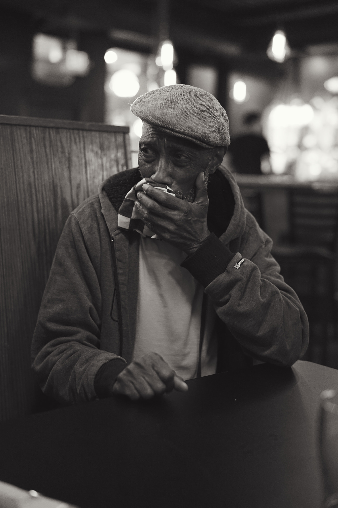 Sony a7 II + Sony Planar T* FE 50mm F1.4 ZA sample photo. Bar friend photography