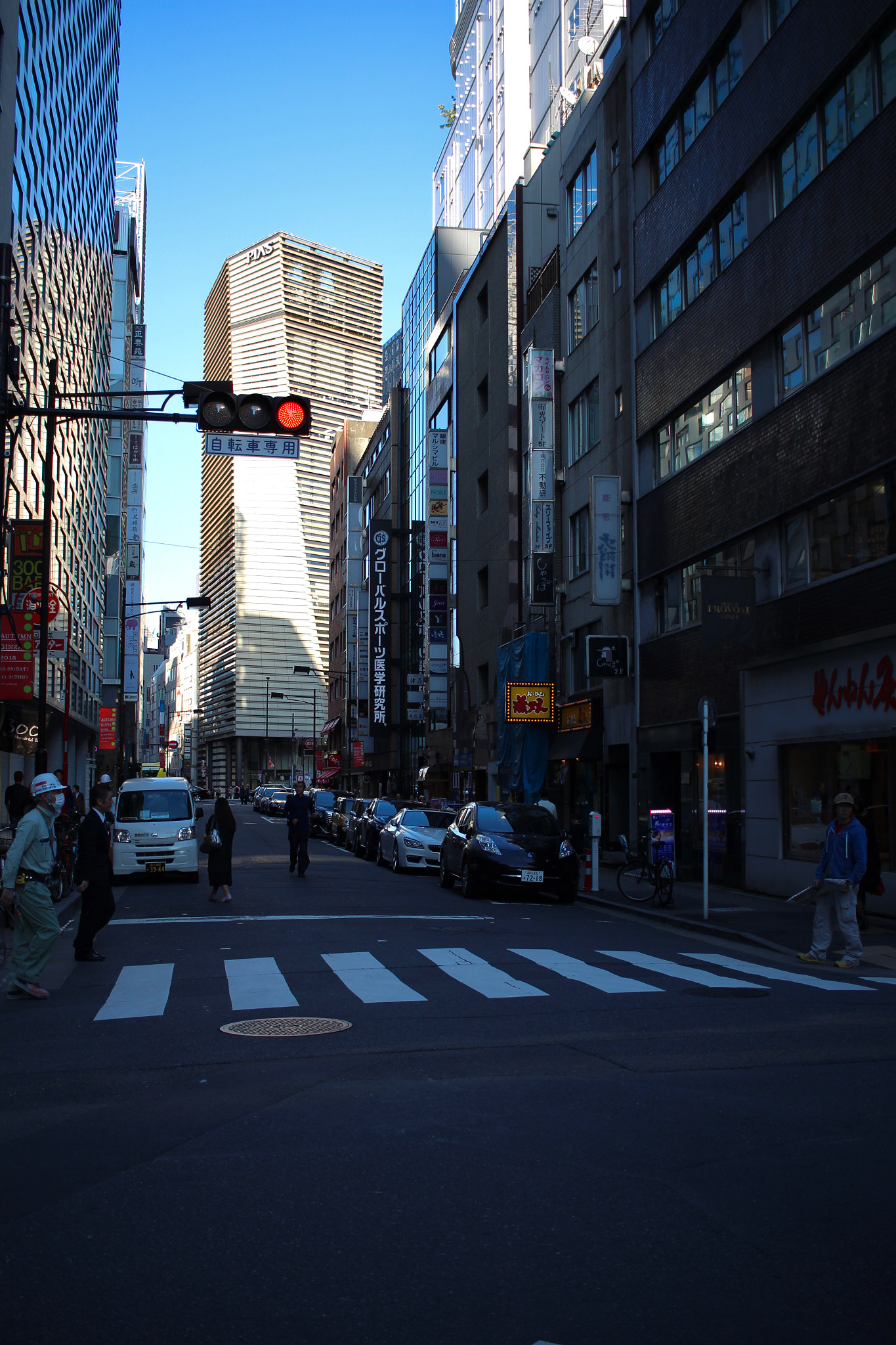 Canon EOS 650D (EOS Rebel T4i / EOS Kiss X6i) + Canon EF-S 24mm F2.8 STM sample photo. Ginza great weather photography