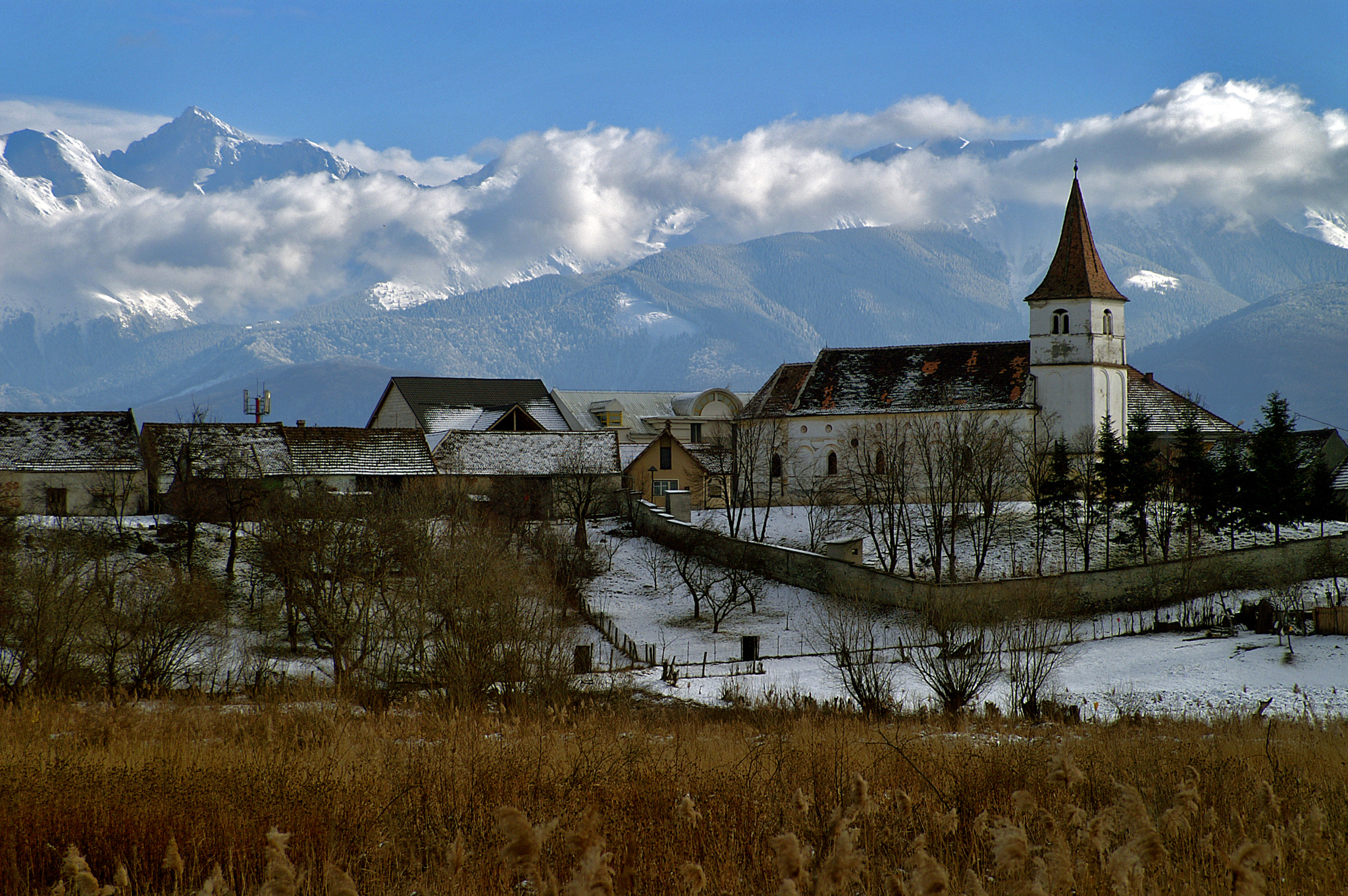 KONICA MINOLTA DYNAX 5D sample photo. Fagaras mountains from avrig photography