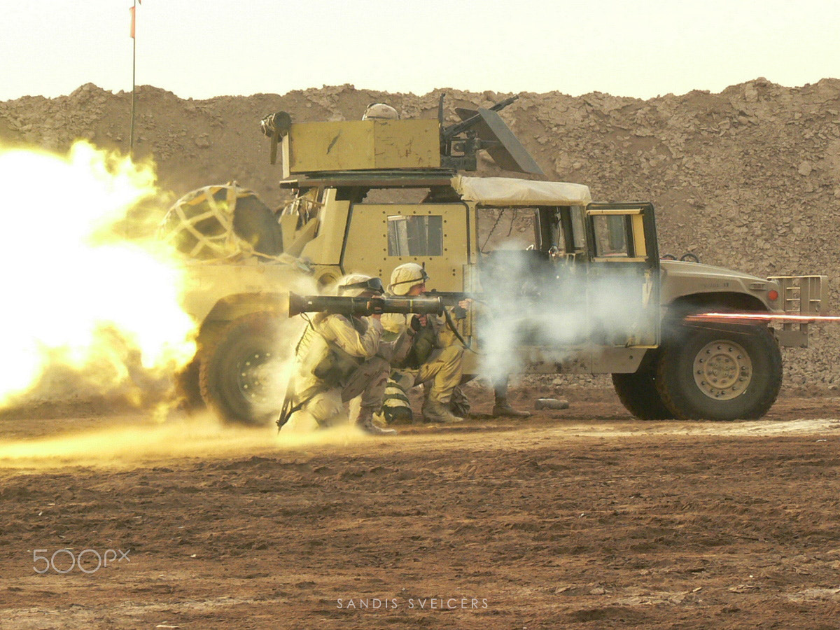 Panasonic DMC-FZ5 sample photo. Soldiers firing anti tank weapon in iraq photography
