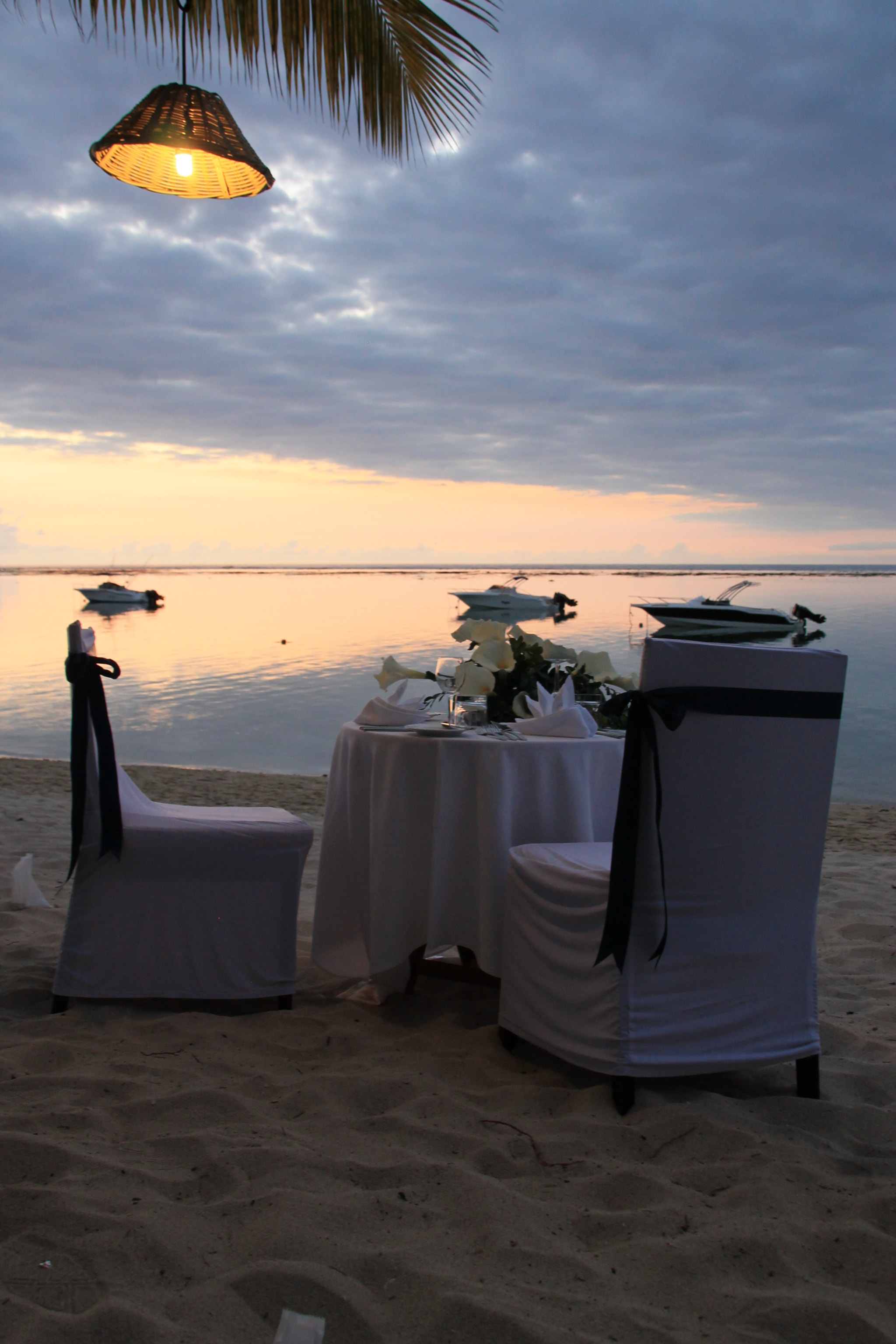 Sigma 18-250mm F3.5-6.3 DC OS HSM sample photo. Romantic dinner photography