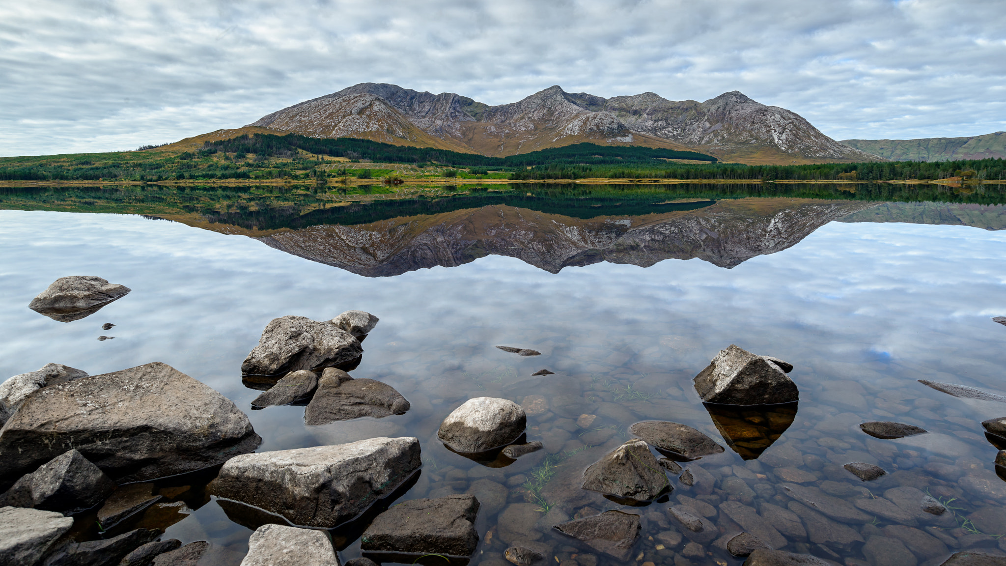 Nikon AF-S Nikkor 18-35mm F3.5-4.5G ED sample photo. Reflection of majesty photography
