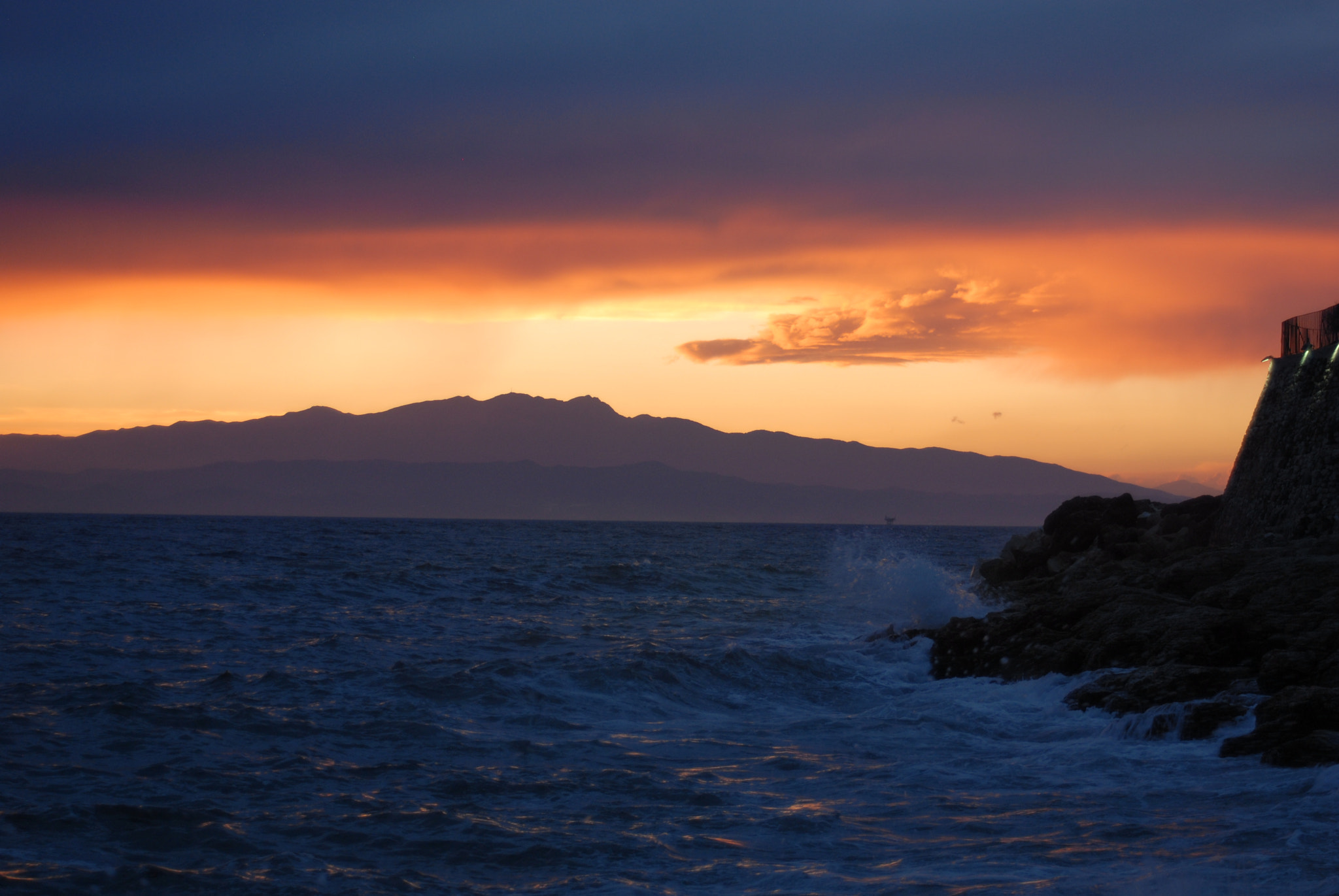 AF Zoom-Nikkor 28-80mm f/3.5-5.6D sample photo. Sea photography