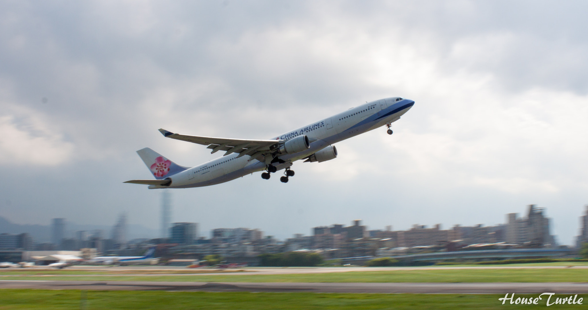 Canon EOS 500D (EOS Rebel T1i / EOS Kiss X3) sample photo. China airlines / tsa / taipei / taiwan photography