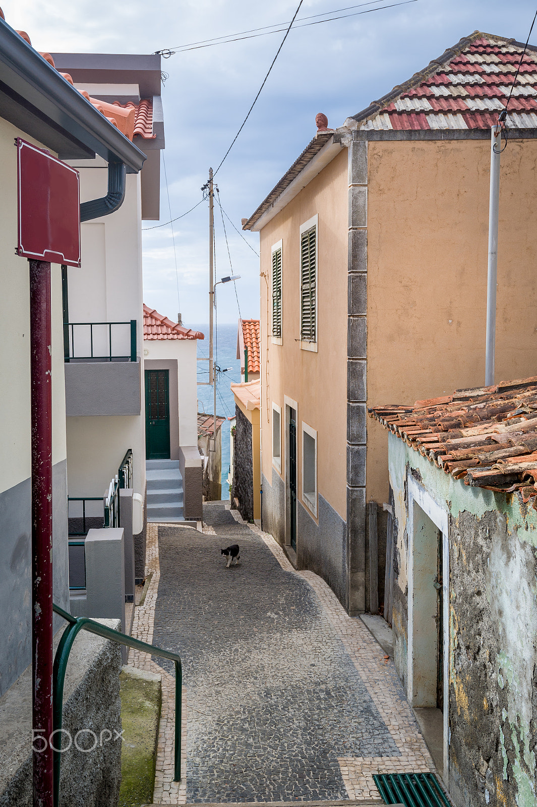 Nikon D3S sample photo. Old narrow street of paul do mar town, leading towards the ocean, madeira island. photography