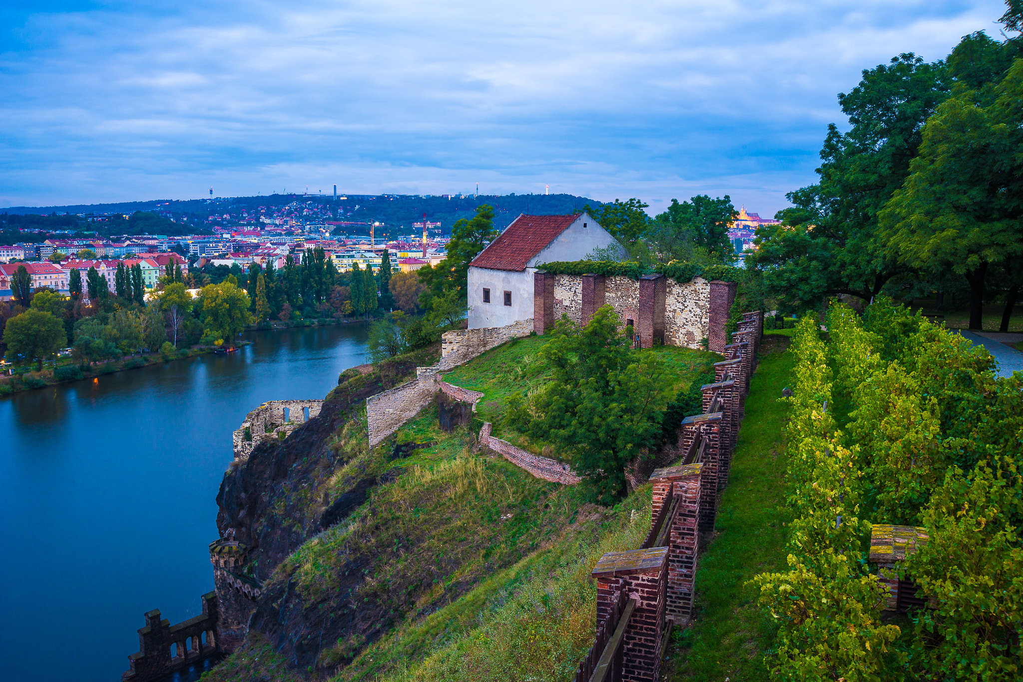 AF Zoom-Nikkor 28-70mm f/3.5-4.5 sample photo. Vysehrad photography