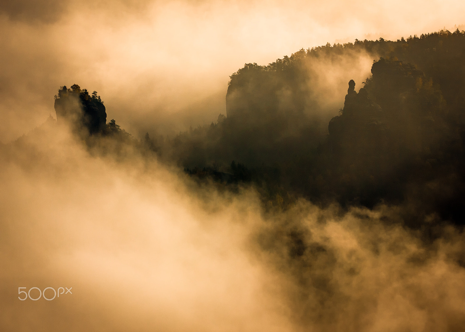 Canon EOS 550D (EOS Rebel T2i / EOS Kiss X4) + Canon EF 70-200mm F4L USM sample photo. Morning rocks... photography