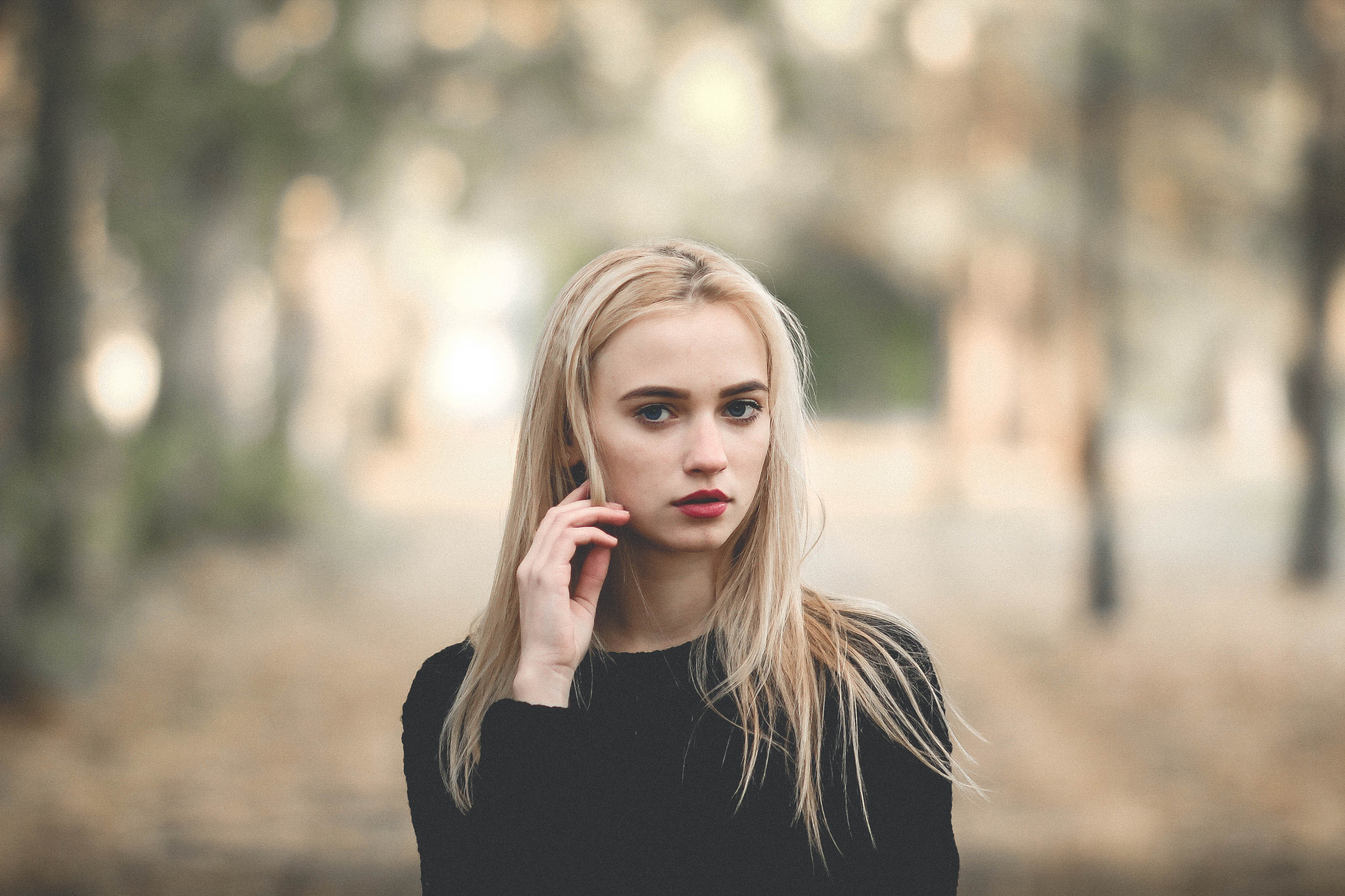 Canon EF 28-80mm f/3.5-5.6 sample photo. Autumn and girl photography