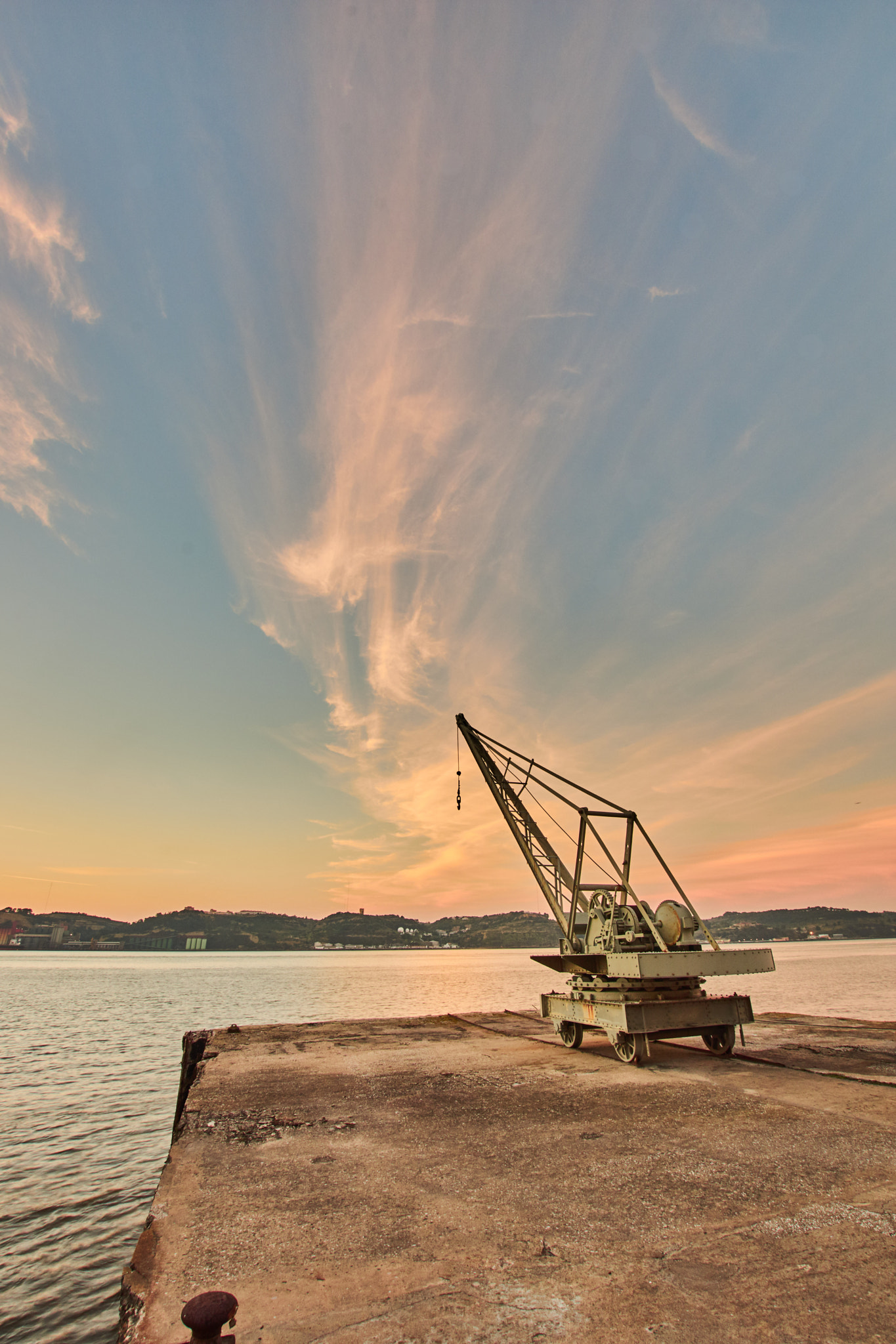 Sony SLT-A65 (SLT-A65V) + 10-20mm F3.5 sample photo. The crane at sunrise photography