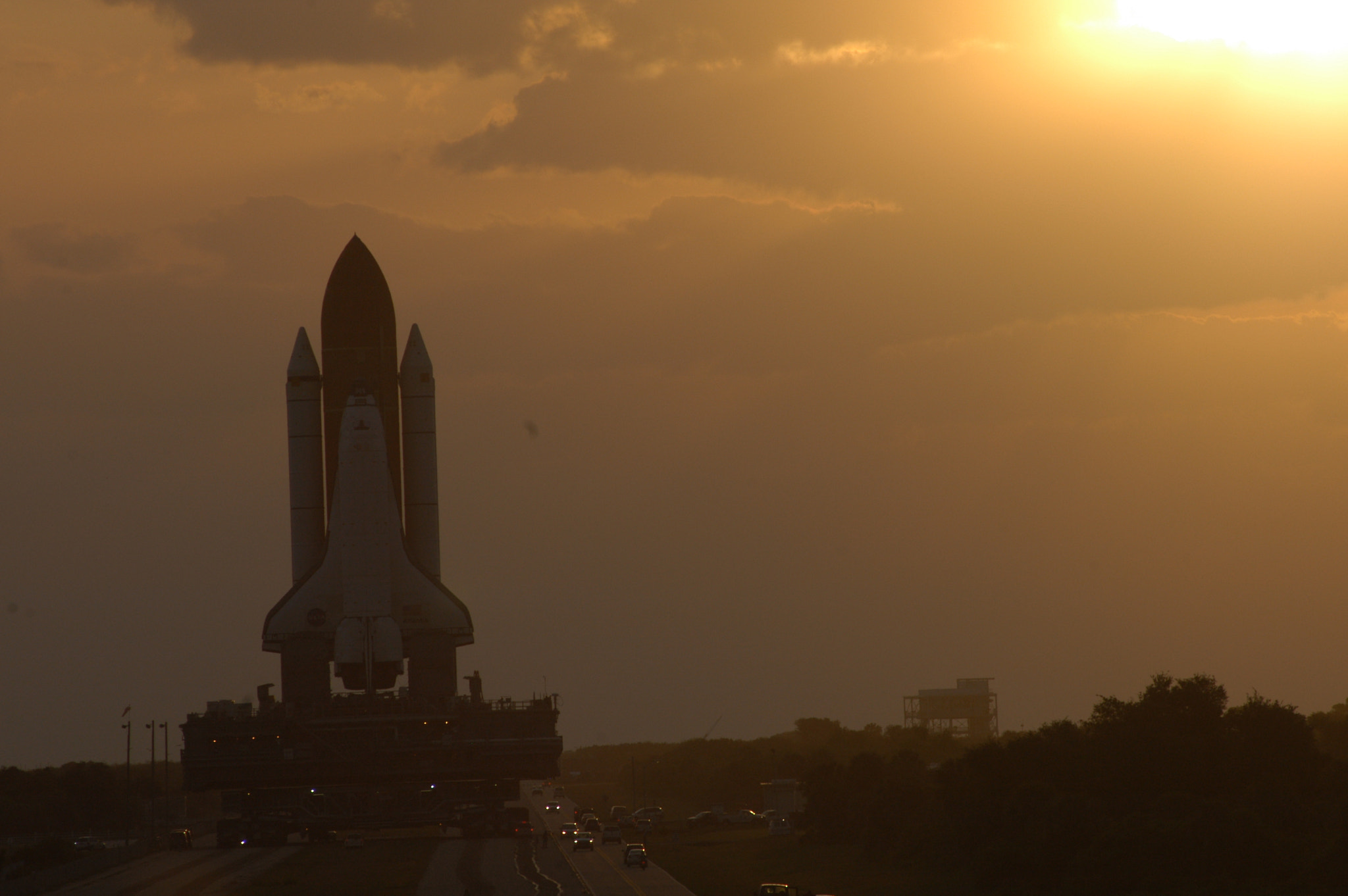 Nikon D100 + AF Zoom-Nikkor 70-300mm f/4-5.6D ED sample photo. Enroute to the launch pad photography