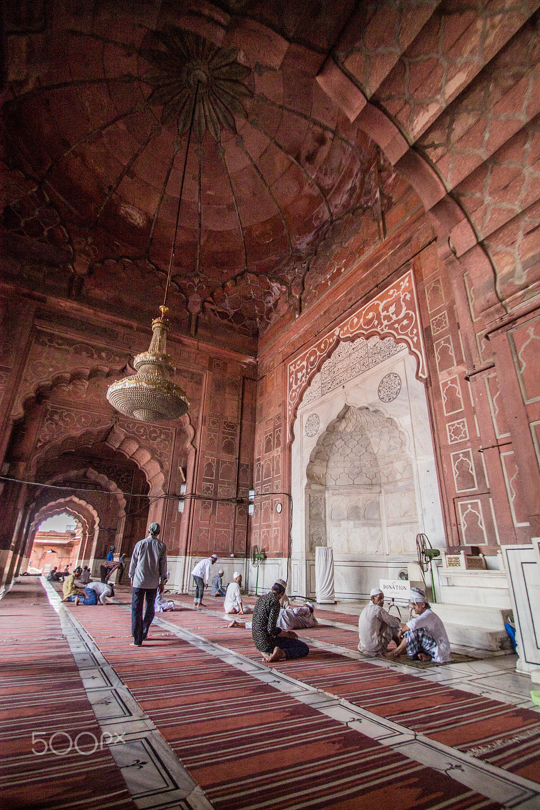 Sigma 10-20mm F3.5 EX DC HSM sample photo. People preparing for the afternoon prayers. jama masjid, new delhi photography
